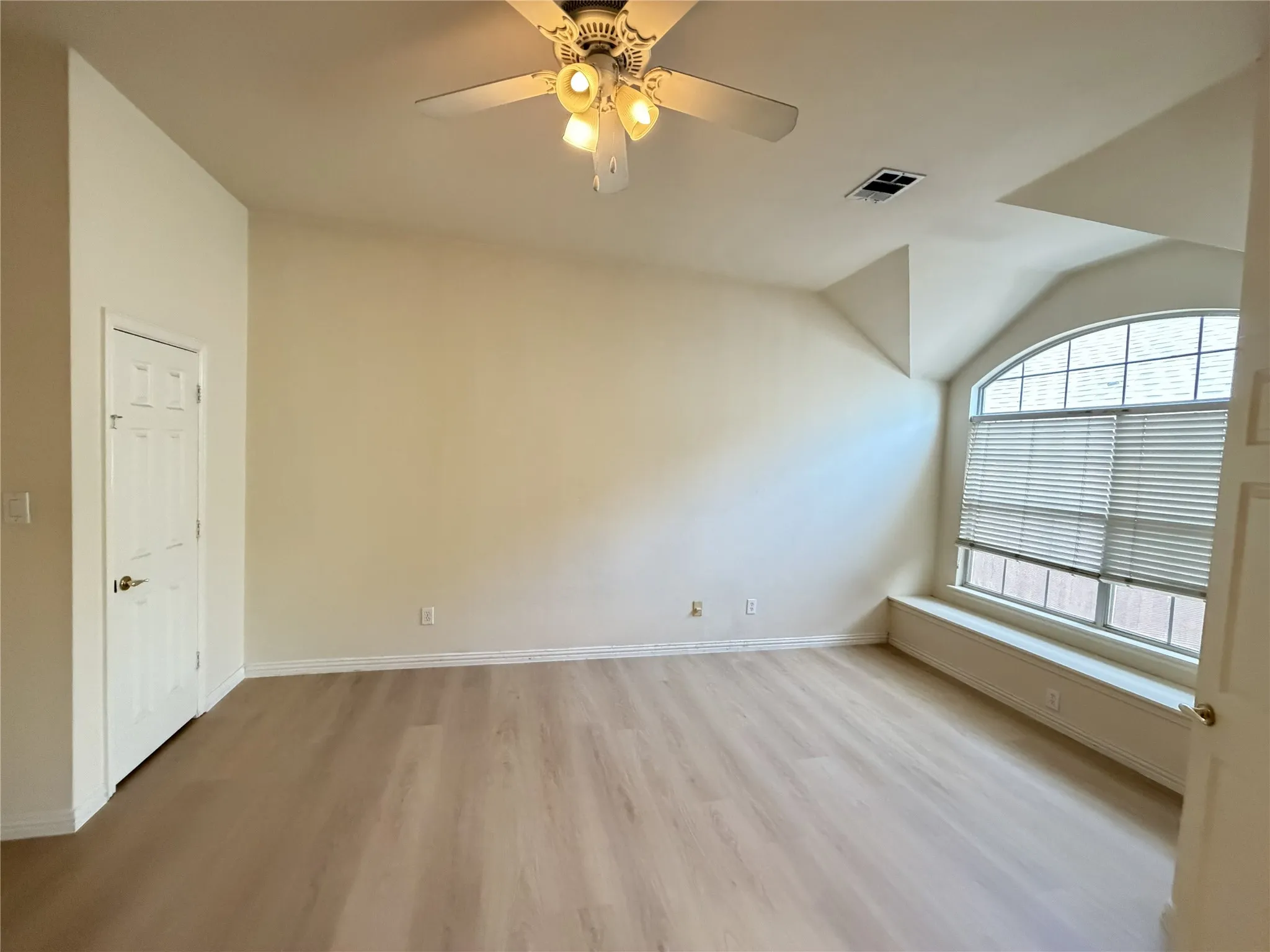 Single Family Residence For Rent in Collin County , 312 Calstone Drive, Allen, Texas 75013, 4 Bedrooms, 2 Bathrooms, 2 Garage spaces, 2,031 Sqft, built in 1996, Price $2,200, mls#21340000, Real Estate Agent in Allen, Homes For Rent in Collin county, Homes For Rent in Allen, Realtor in Allen Texas, Real Estate Brokerage Independent Realty Texas, Luminita Cordes Realtor