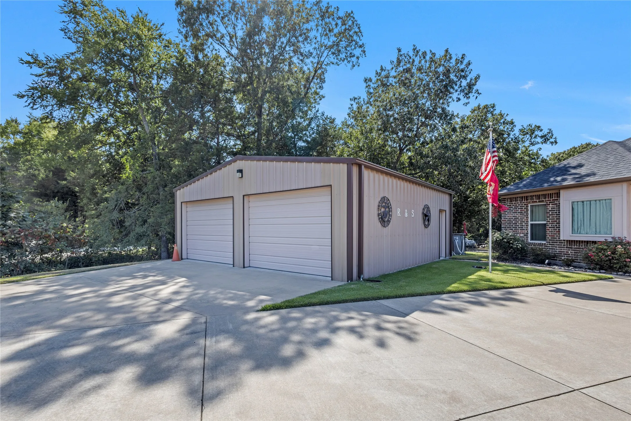 Single Family Residence For Sale in Rains County , 530 Rs County Road 4269, Emory, Texas 75440, 3 Bedroom, 2 Bathroom, 4 Garage spaces, 1,891 Sqft, built in 2018, mls#21339460, Real Estate Agent in Emory, Homes For Sale in Rains county, Homes For Sale in Emory, Realtor in Emory Texas, Real Estate Brokerage Independent Realty Texas, Luminita Cordes Realtor