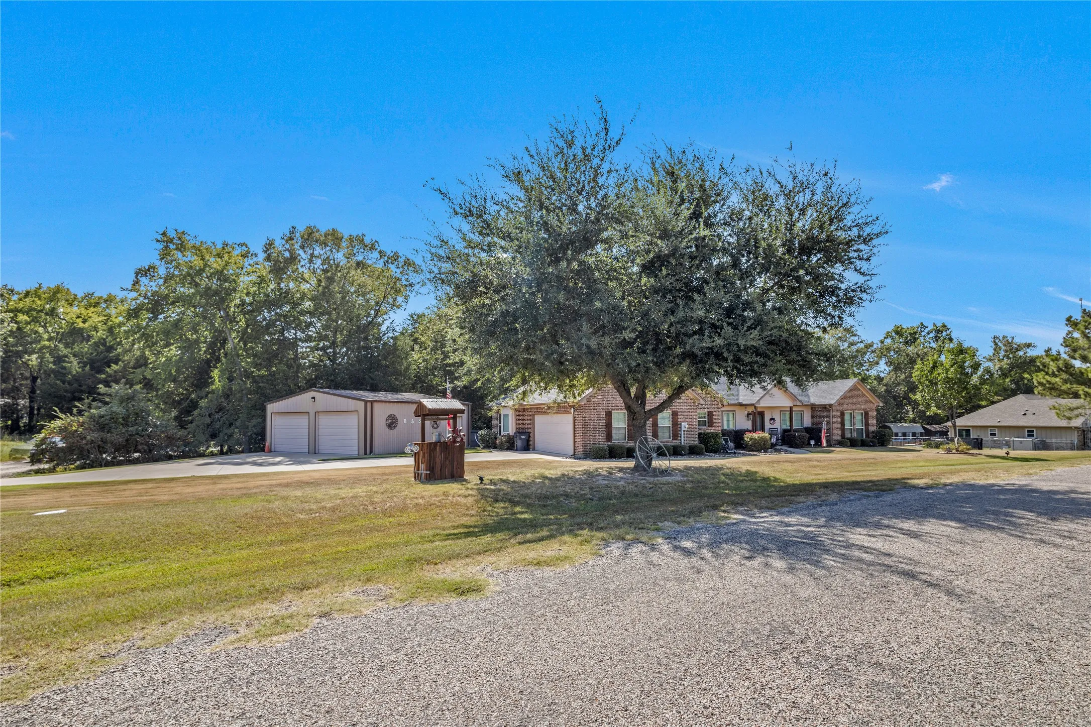 Single Family Residence For Sale in Rains County , 530 Rs County Road 4269, Emory, Texas 75440, 3 Bedroom, 2 Bathroom, 4 Garage spaces, 1,891 Sqft, built in 2018, mls#21339460, Real Estate Agent in Emory, Homes For Sale in Rains county, Homes For Sale in Emory, Realtor in Emory Texas, Real Estate Brokerage Independent Realty Texas, Luminita Cordes Realtor