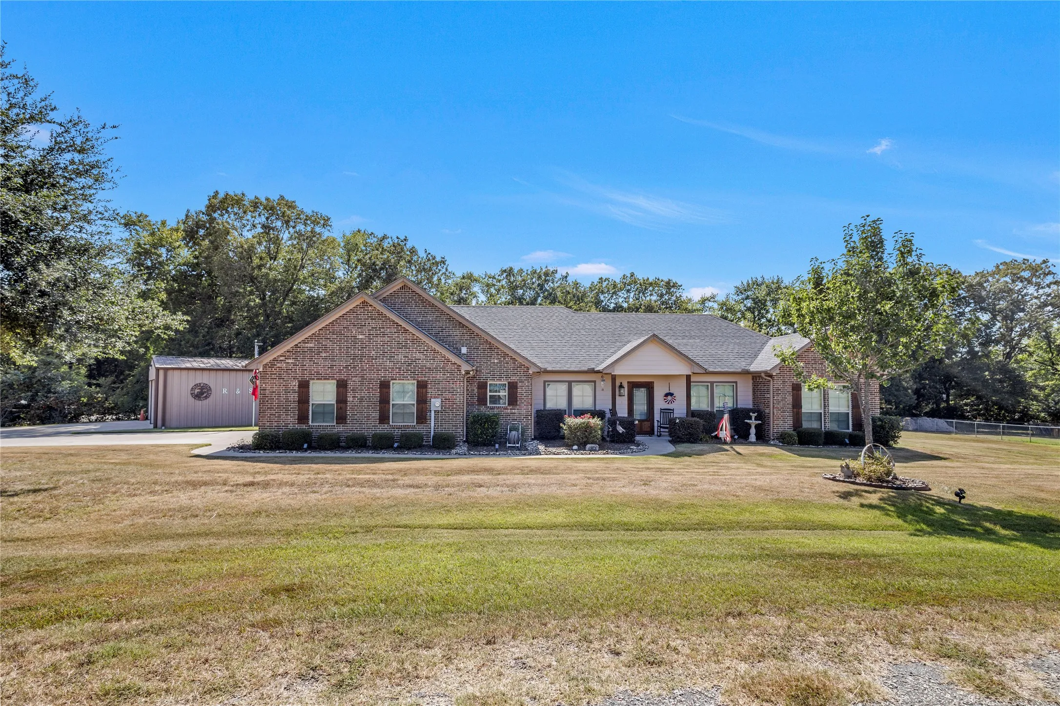 Single Family Residence For Sale in Rains County , 530 Rs County Road 4269, Emory, Texas 75440, 3 Bedroom, 2 Bathroom, 4 Garage spaces, 1,891 Sqft, built in 2018, mls#21339460, Real Estate Agent in Emory, Homes For Sale in Rains county, Homes For Sale in Emory, Realtor in Emory Texas, Real Estate Brokerage Independent Realty Texas, Luminita Cordes Realtor