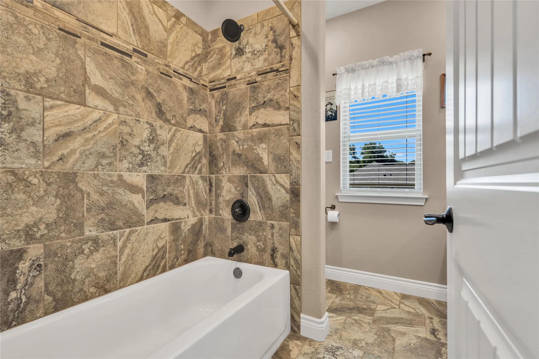 Single Family Residence For Sale in Rains County , 530 Rs County Road 4269, Emory, Texas 75440, 3 Bedroom, 2 Bathroom, 4 Garage spaces, 1,891 Sqft, built in 2018, mls#21339460, Real Estate Agent in Emory, Homes For Sale in Rains county, Homes For Sale in Emory, Realtor in Emory Texas, Real Estate Brokerage Independent Realty Texas, Luminita Cordes Realtor