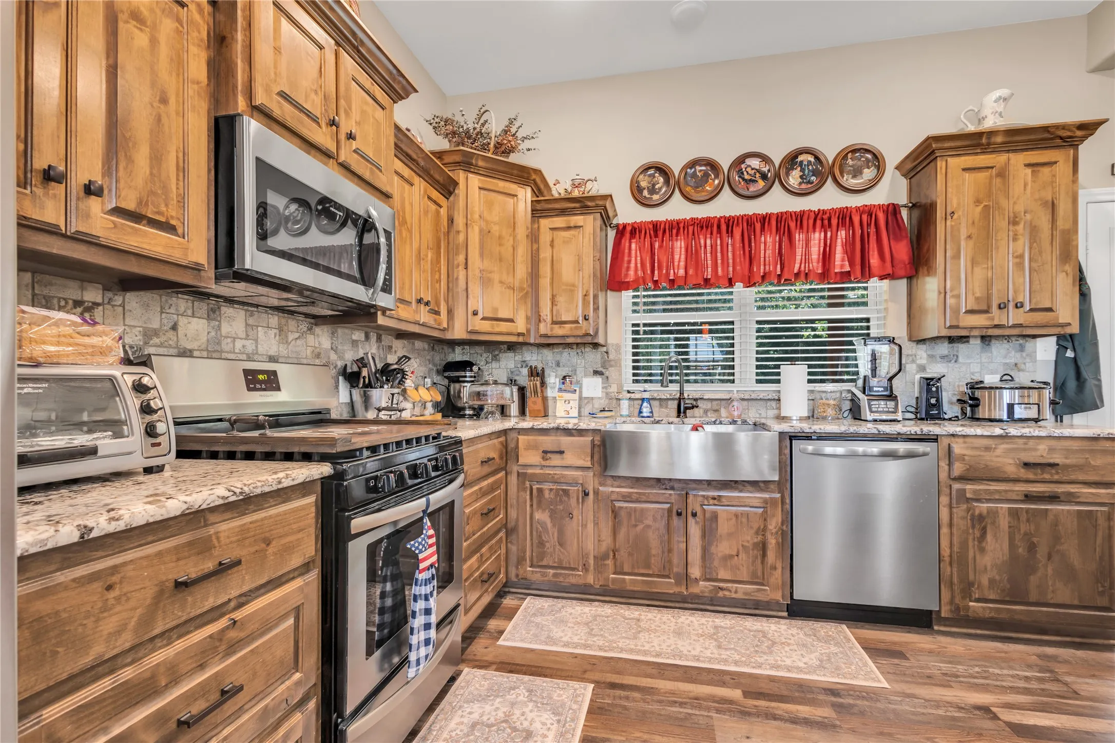 Single Family Residence For Sale in Rains County , 530 Rs County Road 4269, Emory, Texas 75440, 3 Bedroom, 2 Bathroom, 4 Garage spaces, 1,891 Sqft, built in 2018, mls#21339460, Real Estate Agent in Emory, Homes For Sale in Rains county, Homes For Sale in Emory, Realtor in Emory Texas, Real Estate Brokerage Independent Realty Texas, Luminita Cordes Realtor