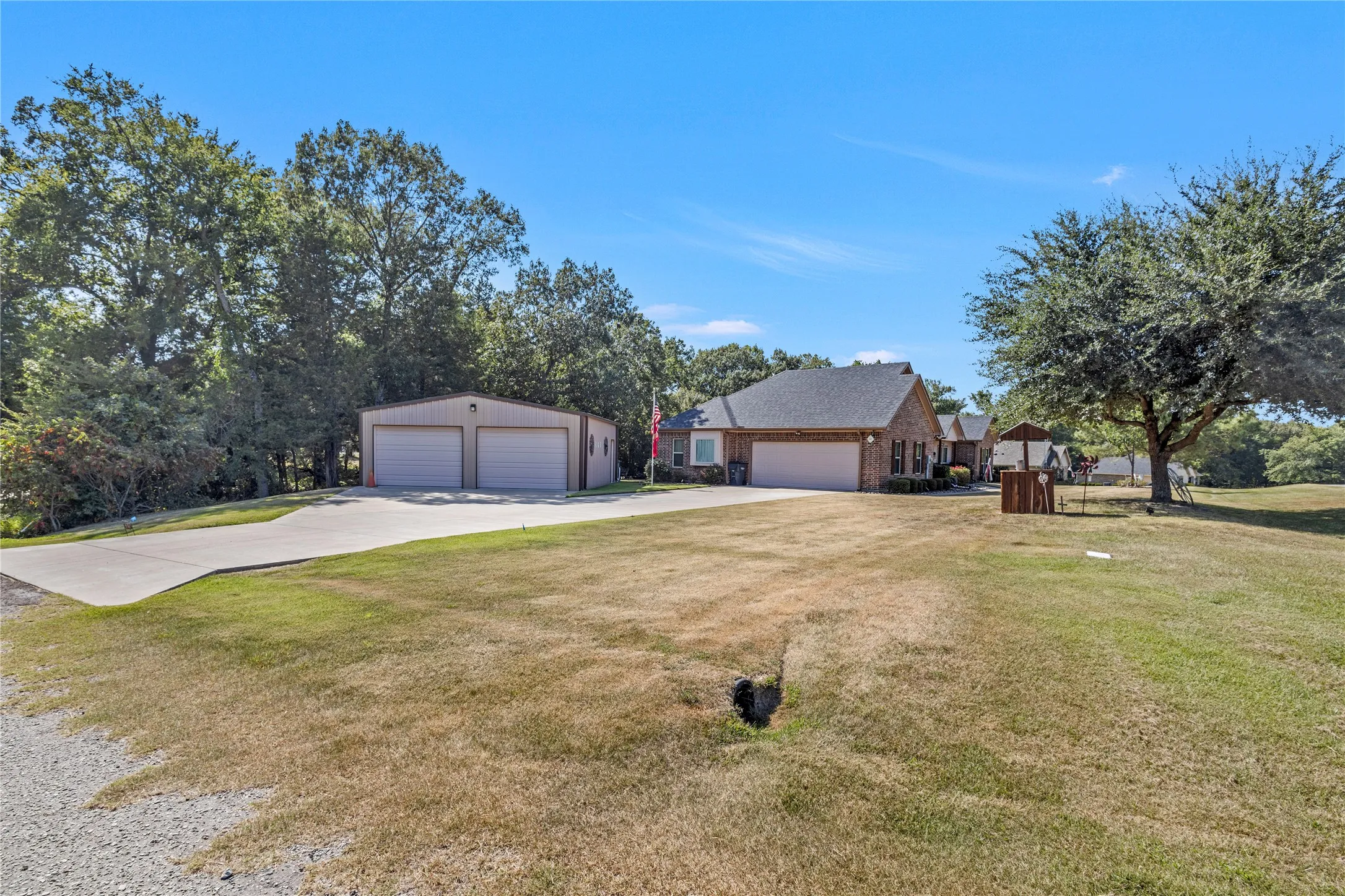 Single Family Residence For Sale in Rains County , 530 Rs County Road 4269, Emory, Texas 75440, 3 Bedroom, 2 Bathroom, 4 Garage spaces, 1,891 Sqft, built in 2018, mls#21339460, Real Estate Agent in Emory, Homes For Sale in Rains county, Homes For Sale in Emory, Realtor in Emory Texas, Real Estate Brokerage Independent Realty Texas, Luminita Cordes Realtor