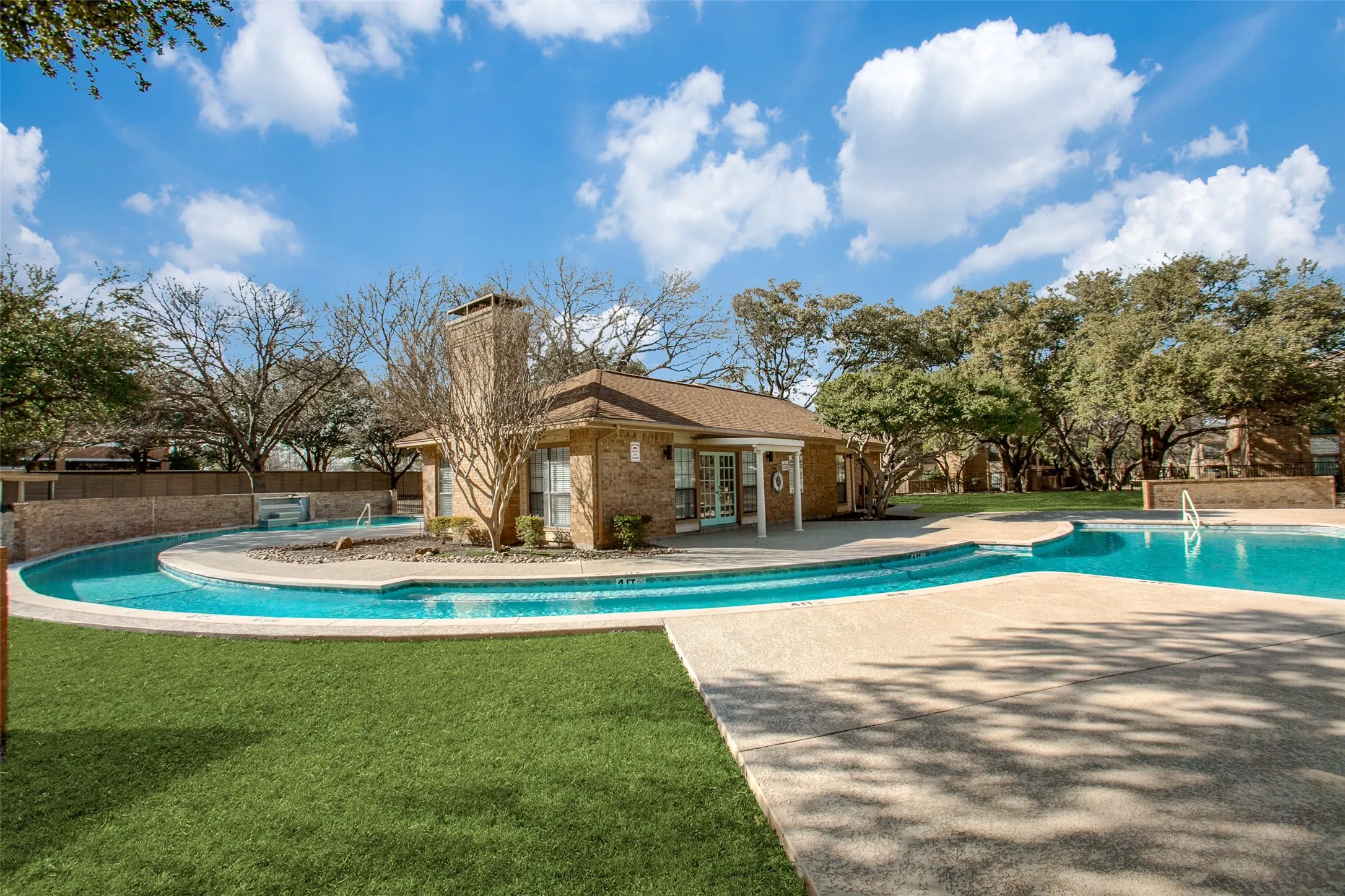 Condominium For Rent in Dallas County , 16301 Ledgemont Lane 202, Addison, Texas 75001, 1 Bedroom, 1 Bathroom, Garage spaces, 739 Sqft, built in 1982, mls#21338003, Real Estate Agent in Addison, Homes For Rent in Dallas county, Homes For Rent in Addison, Realtor in Addison Texas, Real Estate Brokerage Independent Realty Texas, Luminita Cordes Realtor
