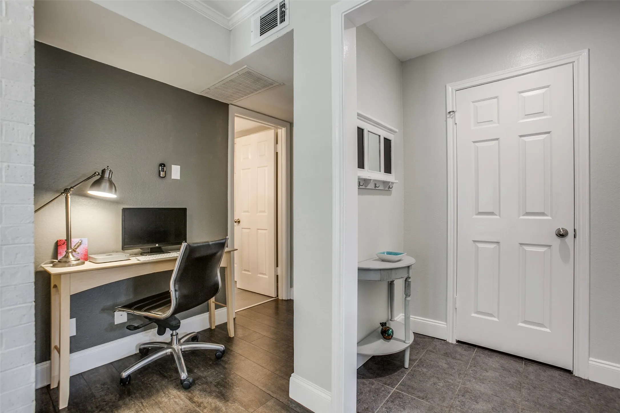 Condominium For Rent in Dallas County , 16301 Ledgemont Lane 202, Addison, Texas 75001, 1 Bedroom, 1 Bathroom, Garage spaces, 739 Sqft, built in 1982, mls#21338003, Real Estate Agent in Addison, Homes For Rent in Dallas county, Homes For Rent in Addison, Realtor in Addison Texas, Real Estate Brokerage Independent Realty Texas, Luminita Cordes Realtor