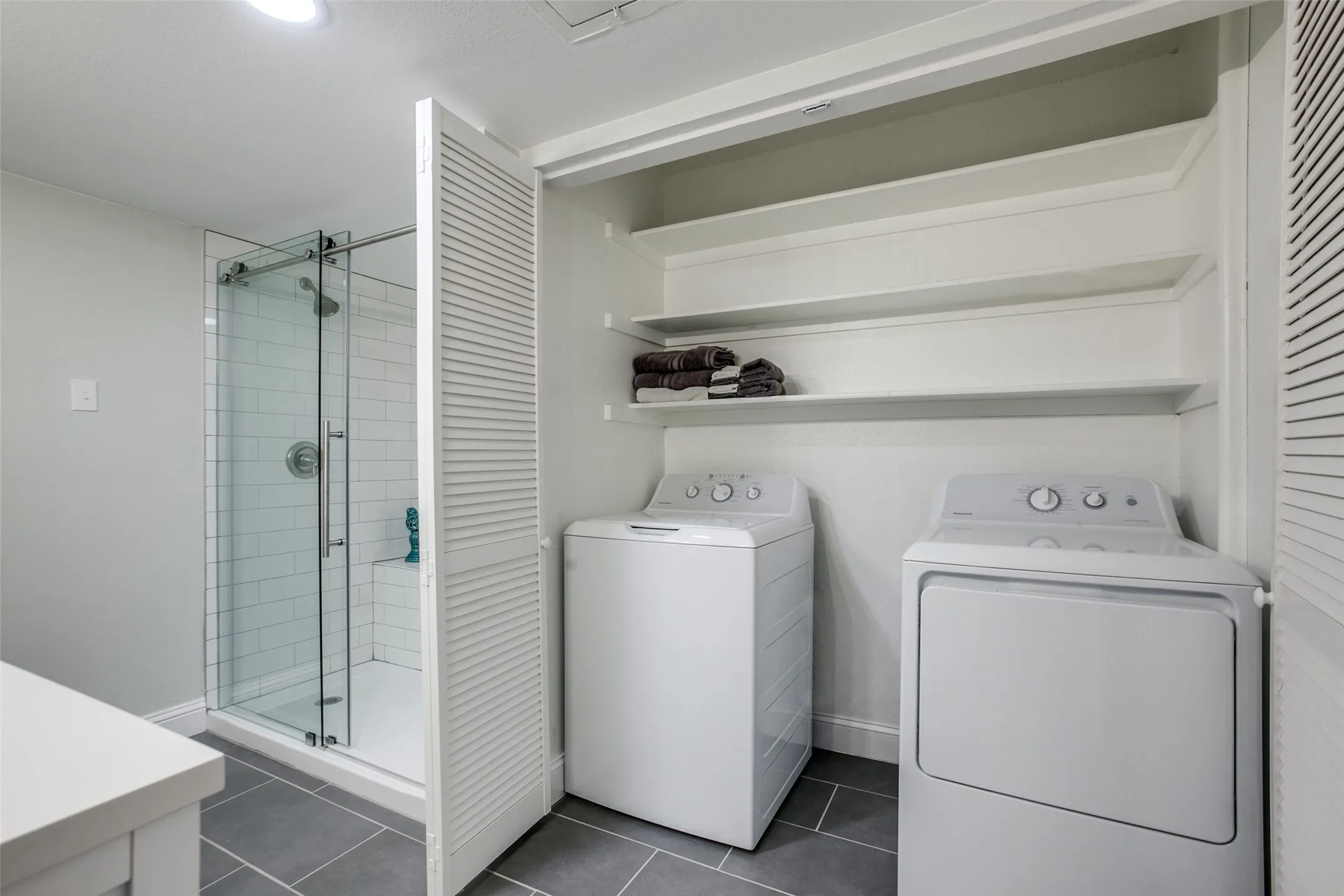 Condominium For Rent in Dallas County , 16301 Ledgemont Lane 202, Addison, Texas 75001, 1 Bedroom, 1 Bathroom, Garage spaces, 739 Sqft, built in 1982, mls#21338003, Real Estate Agent in Addison, Homes For Rent in Dallas county, Homes For Rent in Addison, Realtor in Addison Texas, Real Estate Brokerage Independent Realty Texas, Luminita Cordes Realtor