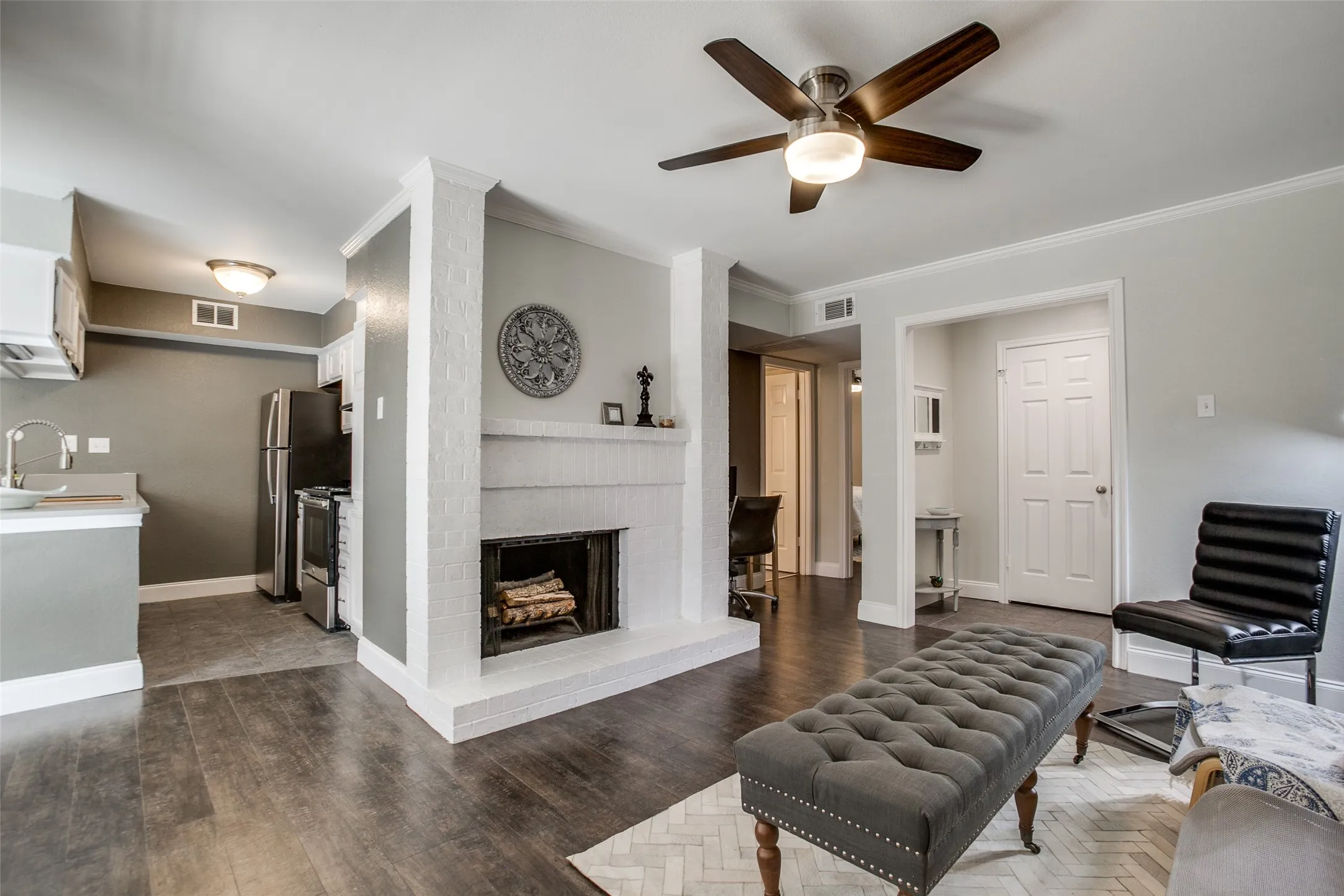Condominium For Rent in Dallas County , 16301 Ledgemont Lane 202, Addison, Texas 75001, 1 Bedroom, 1 Bathroom, Garage spaces, 739 Sqft, built in 1982, mls#21338003, Real Estate Agent in Addison, Homes For Rent in Dallas county, Homes For Rent in Addison, Realtor in Addison Texas, Real Estate Brokerage Independent Realty Texas, Luminita Cordes Realtor