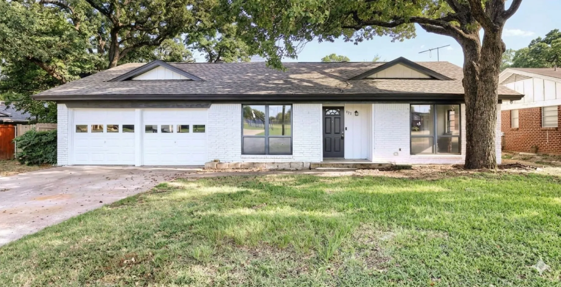 Single Family Residence For Sale in Tarrant County , 821 Oakwood Avenue, Hurst, Texas 76053, 3 Bedroom, 2 Bathroom, 2 Garage spaces, 1,636 Sqft, built in 1964, mls#21337482, Real Estate Agent in Hurst, Homes For Sale in Tarrant county, Homes For Sale in Hurst, Realtor in Hurst Texas, Real Estate Brokerage Independent Realty Texas, Luminita Cordes Realtor