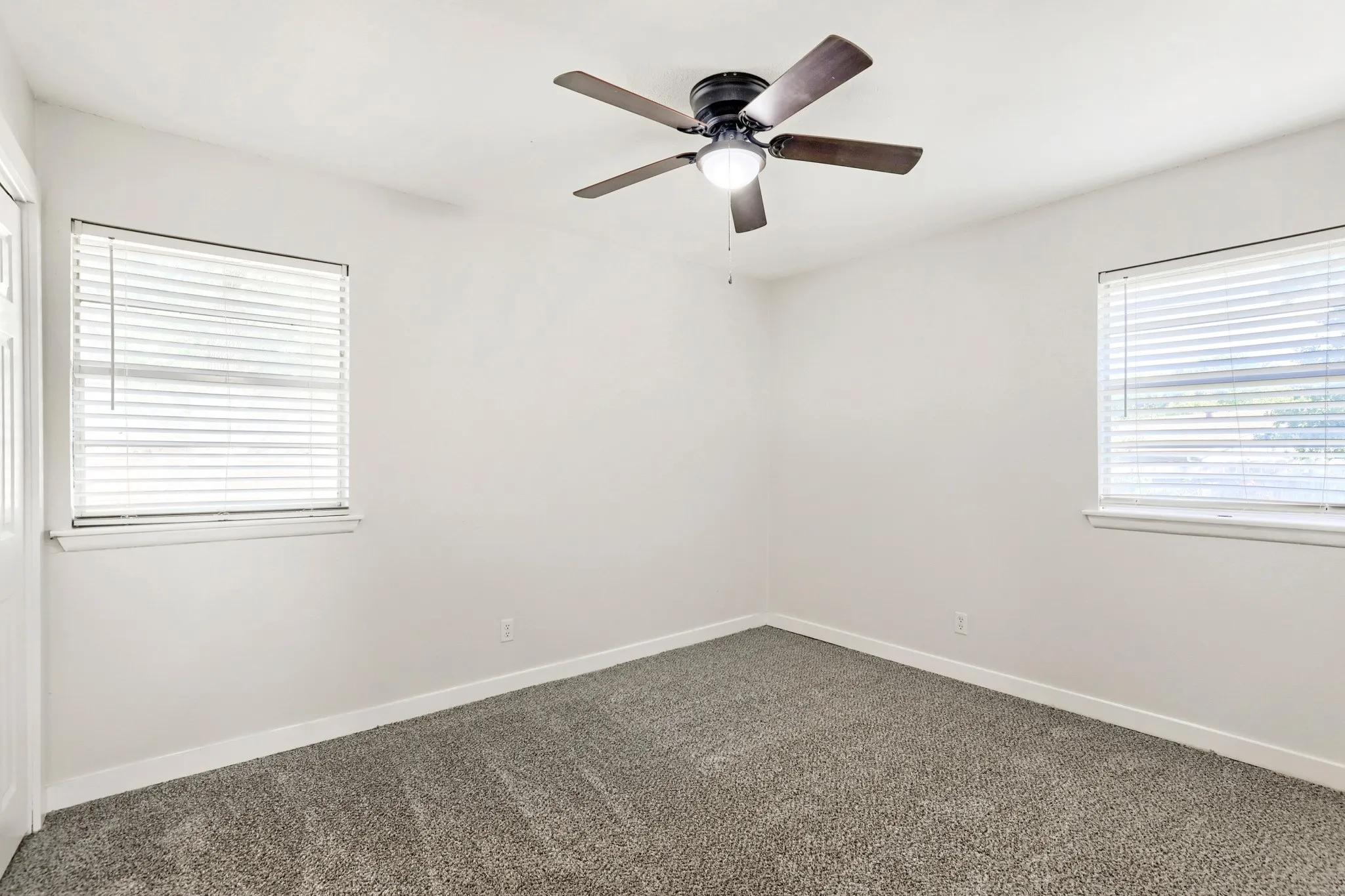 Single Family Residence For Sale in Tarrant County , 821 Oakwood Avenue, Hurst, Texas 76053, 3 Bedroom, 2 Bathroom, 2 Garage spaces, 1,636 Sqft, built in 1964, mls#21337482, Real Estate Agent in Hurst, Homes For Sale in Tarrant county, Homes For Sale in Hurst, Realtor in Hurst Texas, Real Estate Brokerage Independent Realty Texas, Luminita Cordes Realtor