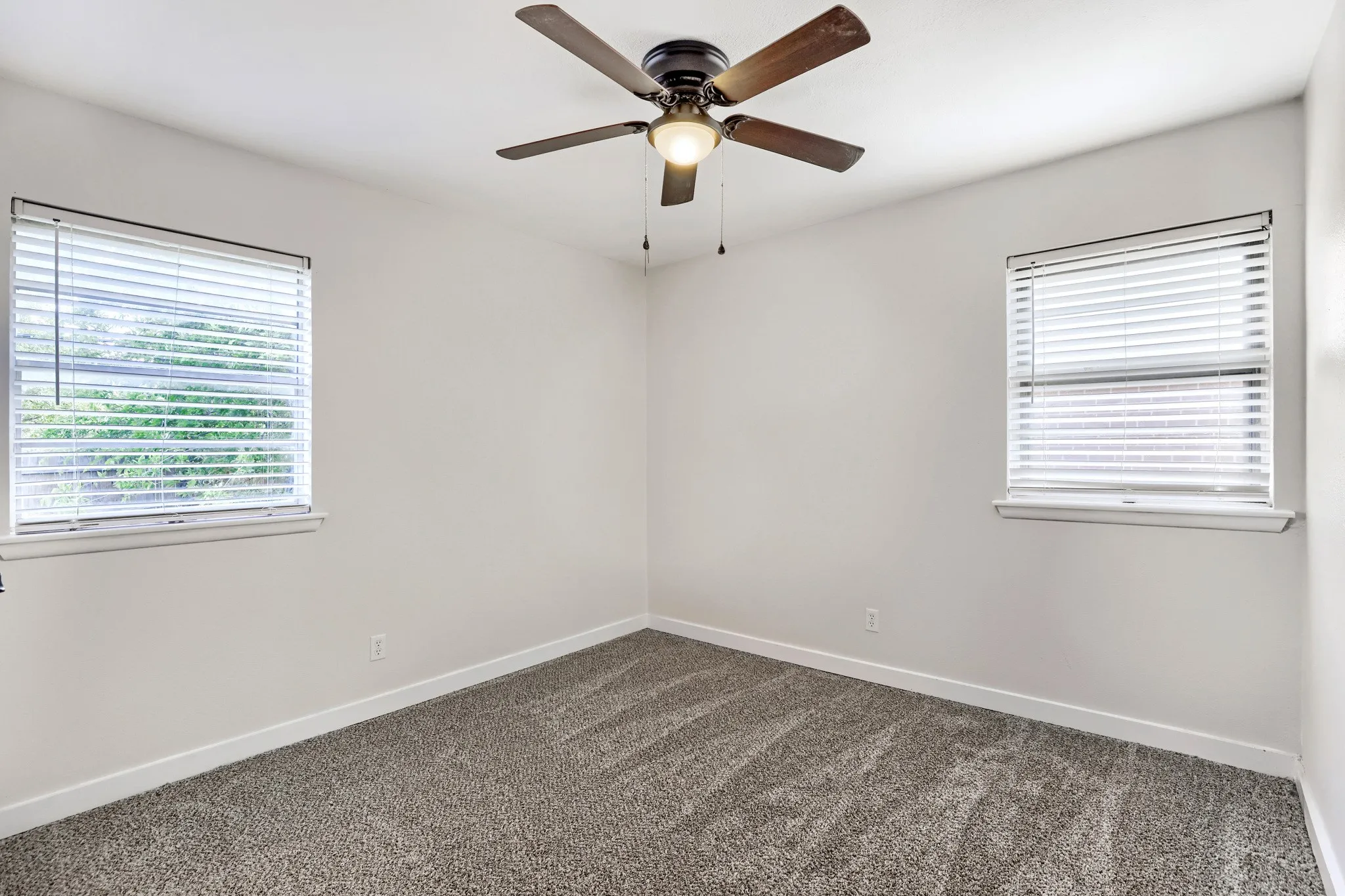 Single Family Residence For Sale in Tarrant County , 821 Oakwood Avenue, Hurst, Texas 76053, 3 Bedroom, 2 Bathroom, 2 Garage spaces, 1,636 Sqft, built in 1964, mls#21337482, Real Estate Agent in Hurst, Homes For Sale in Tarrant county, Homes For Sale in Hurst, Realtor in Hurst Texas, Real Estate Brokerage Independent Realty Texas, Luminita Cordes Realtor