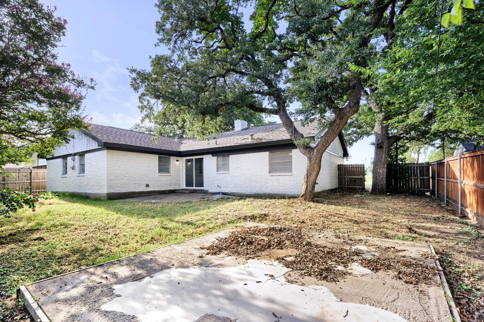 Single Family Residence For Sale in Tarrant County , 821 Oakwood Avenue, Hurst, Texas 76053, 3 Bedroom, 2 Bathroom, 2 Garage spaces, 1,636 Sqft, built in 1964, mls#21337482, Real Estate Agent in Hurst, Homes For Sale in Tarrant county, Homes For Sale in Hurst, Realtor in Hurst Texas, Real Estate Brokerage Independent Realty Texas, Luminita Cordes Realtor