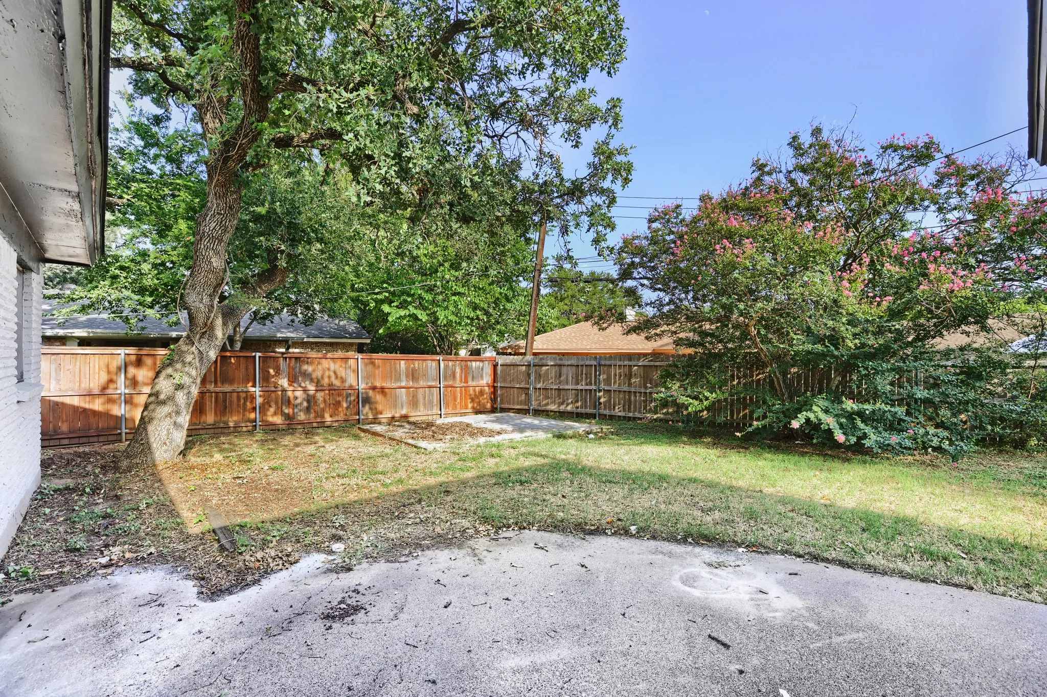 Single Family Residence For Sale in Tarrant County , 821 Oakwood Avenue, Hurst, Texas 76053, 3 Bedroom, 2 Bathroom, 2 Garage spaces, 1,636 Sqft, built in 1964, mls#21337482, Real Estate Agent in Hurst, Homes For Sale in Tarrant county, Homes For Sale in Hurst, Realtor in Hurst Texas, Real Estate Brokerage Independent Realty Texas, Luminita Cordes Realtor