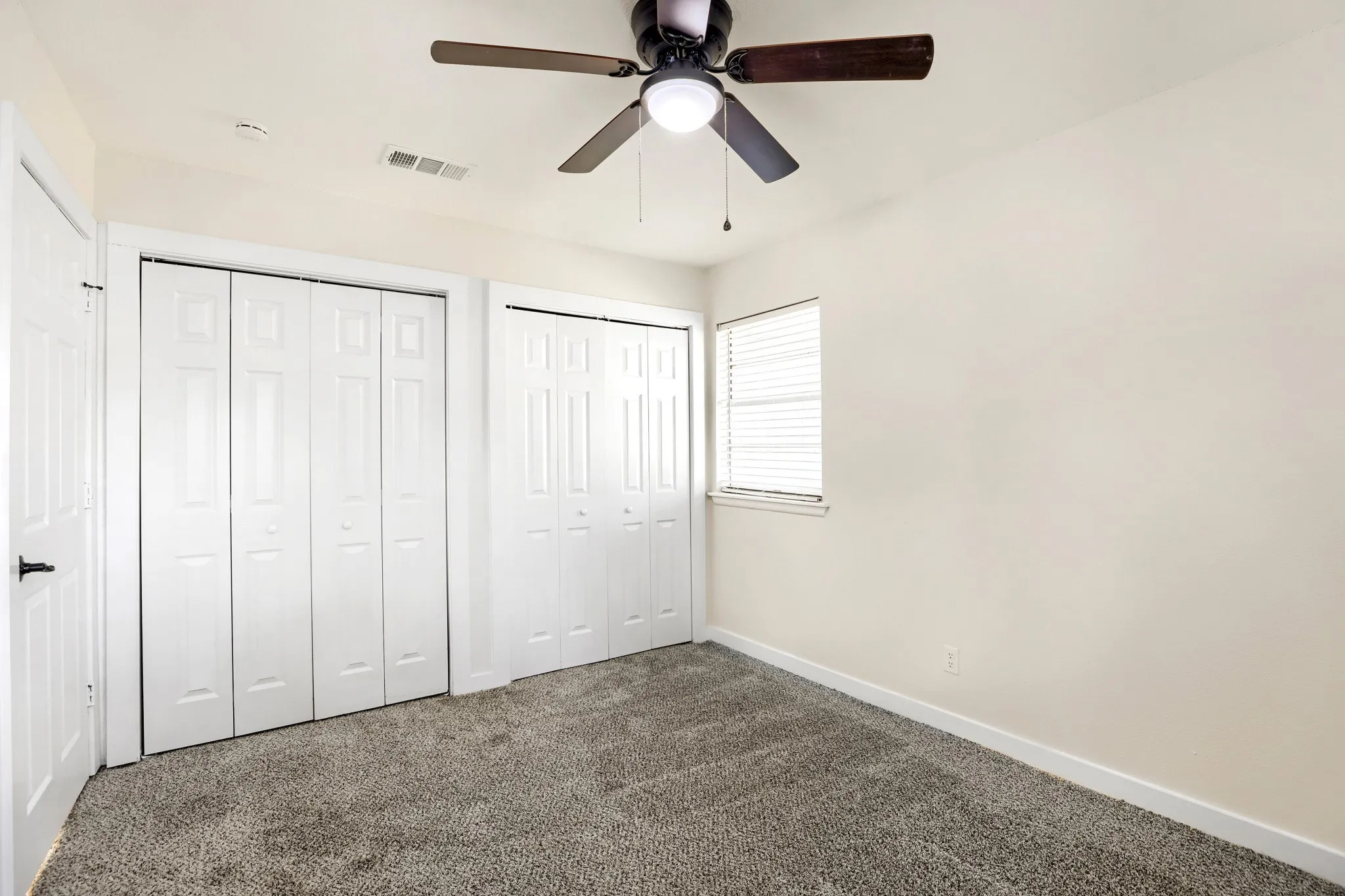 Single Family Residence For Sale in Tarrant County , 821 Oakwood Avenue, Hurst, Texas 76053, 3 Bedroom, 2 Bathroom, 2 Garage spaces, 1,636 Sqft, built in 1964, mls#21337482, Real Estate Agent in Hurst, Homes For Sale in Tarrant county, Homes For Sale in Hurst, Realtor in Hurst Texas, Real Estate Brokerage Independent Realty Texas, Luminita Cordes Realtor