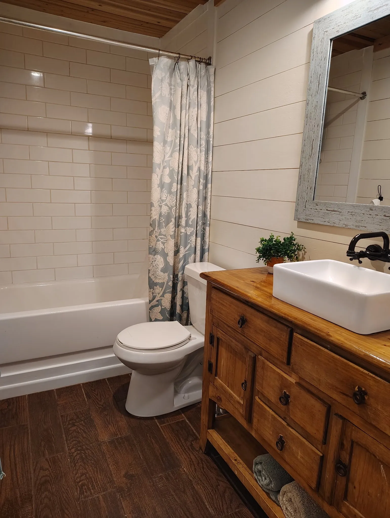 Single Family Residence For Sale in Parker County , 1545 Old Authon Road, Weatherford, Texas 76088, 3 Bedroom, 2 Bathroom, Garage spaces, 1,120 Sqft, built in 2016, mls#21336798, Real Estate Agent in Weatherford, Homes For Sale in Parker county, Homes For Sale in Weatherford, Realtor in Weatherford Texas, Real Estate Brokerage Independent Realty Texas, Luminita Cordes Realtor