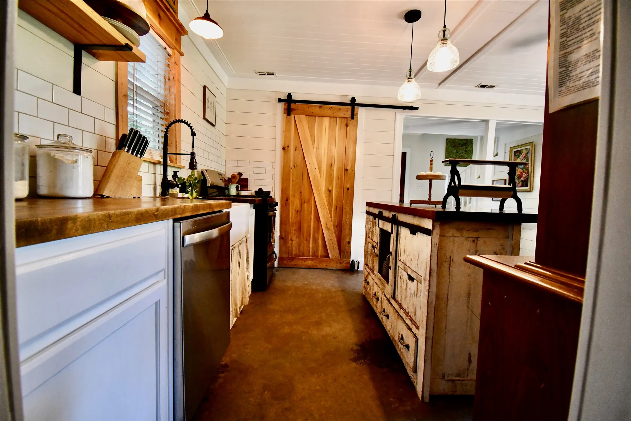 Single Family Residence For Sale in Parker County , 1545 Old Authon Road, Weatherford, Texas 76088, 3 Bedroom, 2 Bathroom, Garage spaces, 1,120 Sqft, built in 2016, mls#21336798, Real Estate Agent in Weatherford, Homes For Sale in Parker county, Homes For Sale in Weatherford, Realtor in Weatherford Texas, Real Estate Brokerage Independent Realty Texas, Luminita Cordes Realtor
