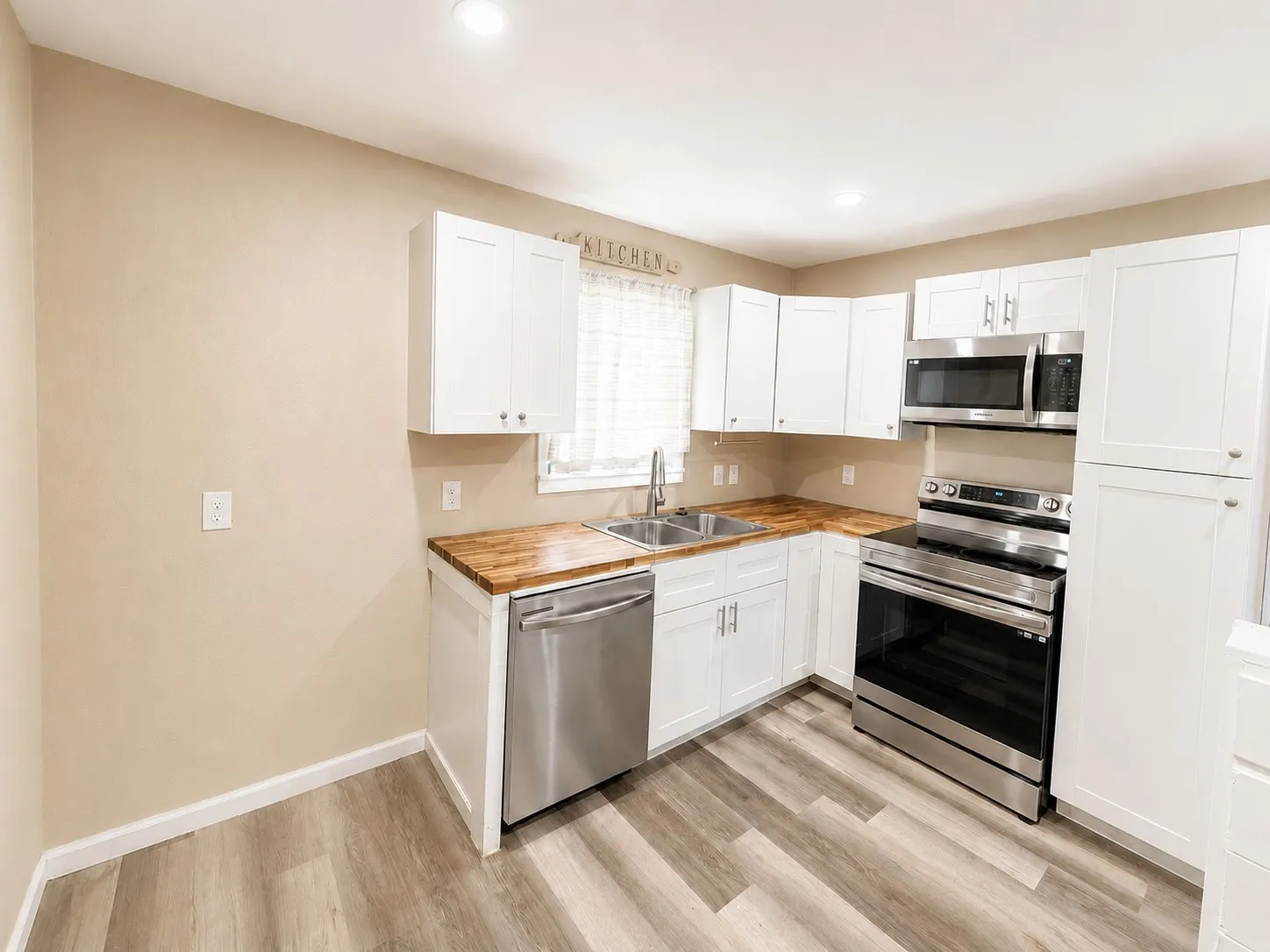 Single Family Residence For Sale in Mc Lennan County , 1101 E Sunset Street, Waco, Texas 76704, 2 Bedroom, 1 Bathroom, Garage spaces, 986 Sqft, built in 1957, mls#21336885, Real Estate Agent in Waco, Homes For Sale in Mc Lennan county, Homes For Sale in Waco, Realtor in Waco Texas, Real Estate Brokerage Independent Realty Texas, Luminita Cordes Realtor