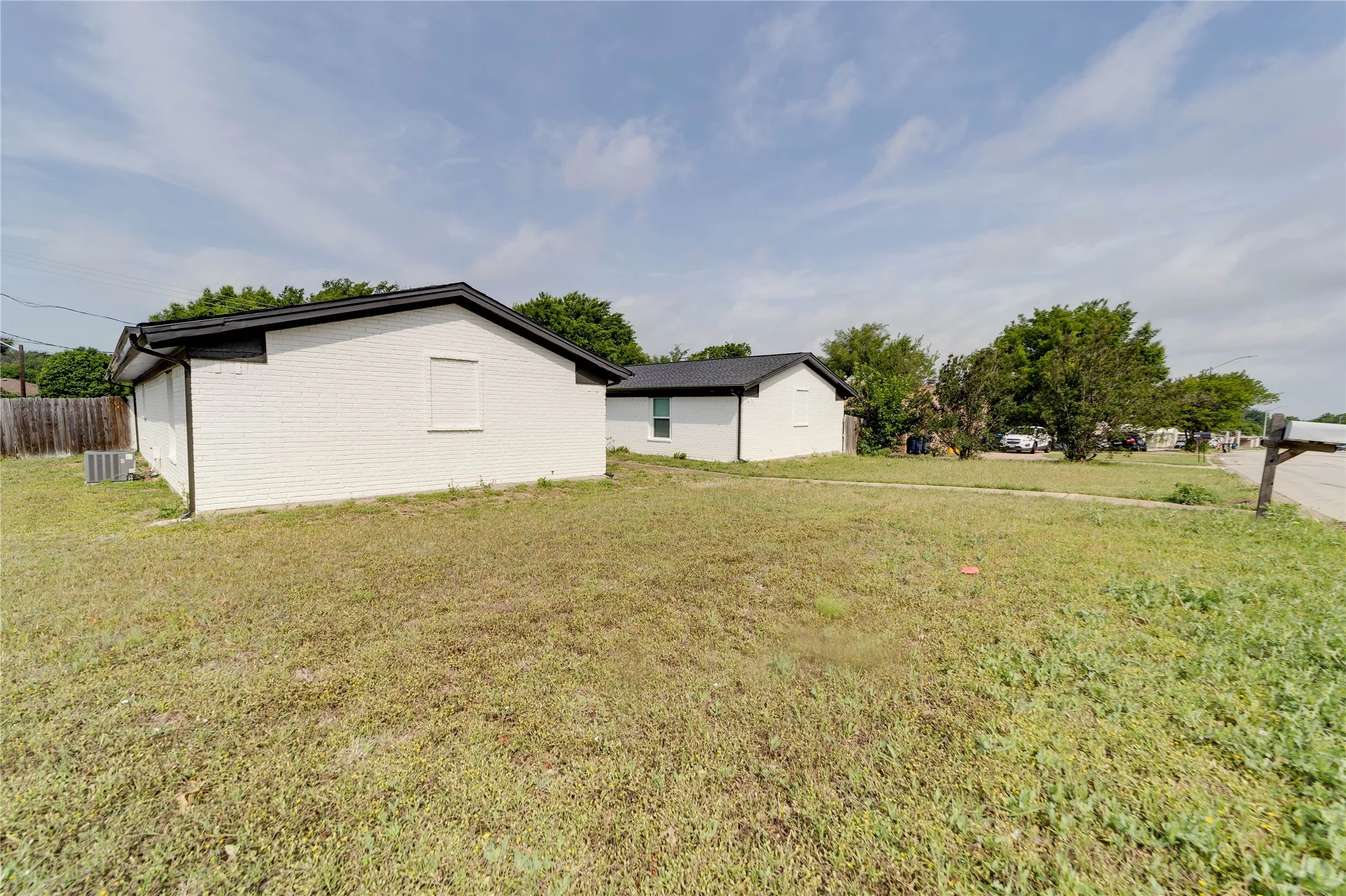 Duplex For Rent in Tarrant County , 6824 Trail Lake Drive 6826, Fort Worth, Texas 76133, 2 Bedroom, 2 Bathroom, 1 Garage spaces, 2,586 Sqft, built in 1978, mls#21340071, Real Estate Agent in Fort Worth, Homes For Rent in Tarrant county, Homes For Rent in Fort Worth, Realtor in Fort Worth Texas, Real Estate Brokerage Independent Realty Texas, Luminita Cordes Realtor