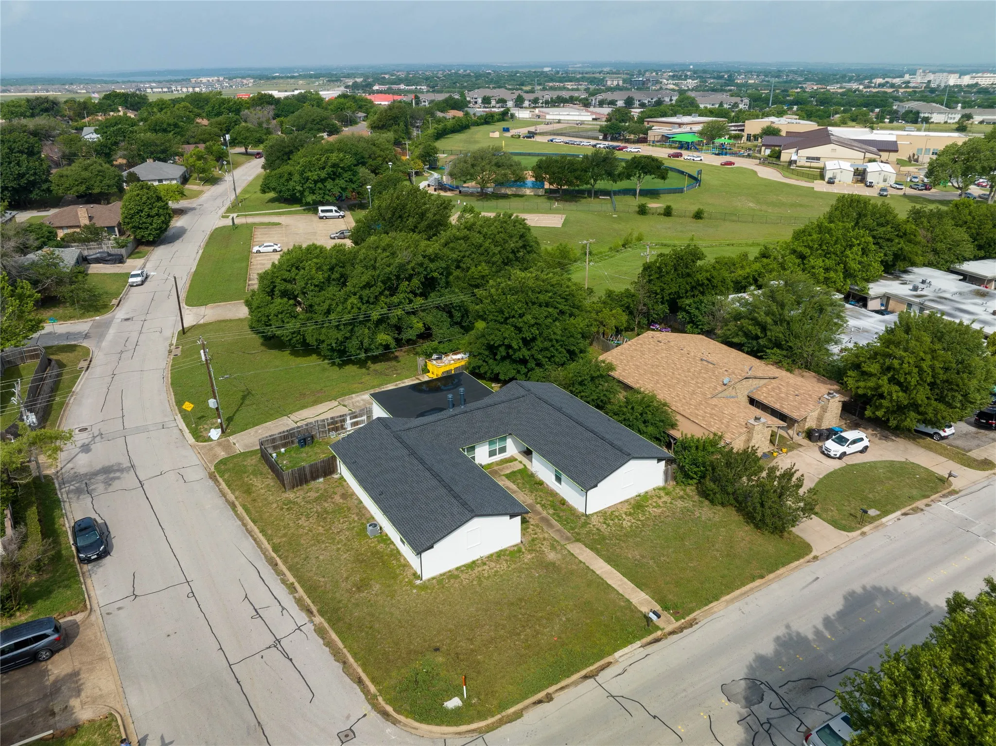 Duplex For Rent in Tarrant County , 6824 Trail Lake Drive 6826, Fort Worth, Texas 76133, 2 Bedroom, 2 Bathroom, 1 Garage spaces, 2,586 Sqft, built in 1978, mls#21340071, Real Estate Agent in Fort Worth, Homes For Rent in Tarrant county, Homes For Rent in Fort Worth, Realtor in Fort Worth Texas, Real Estate Brokerage Independent Realty Texas, Luminita Cordes Realtor