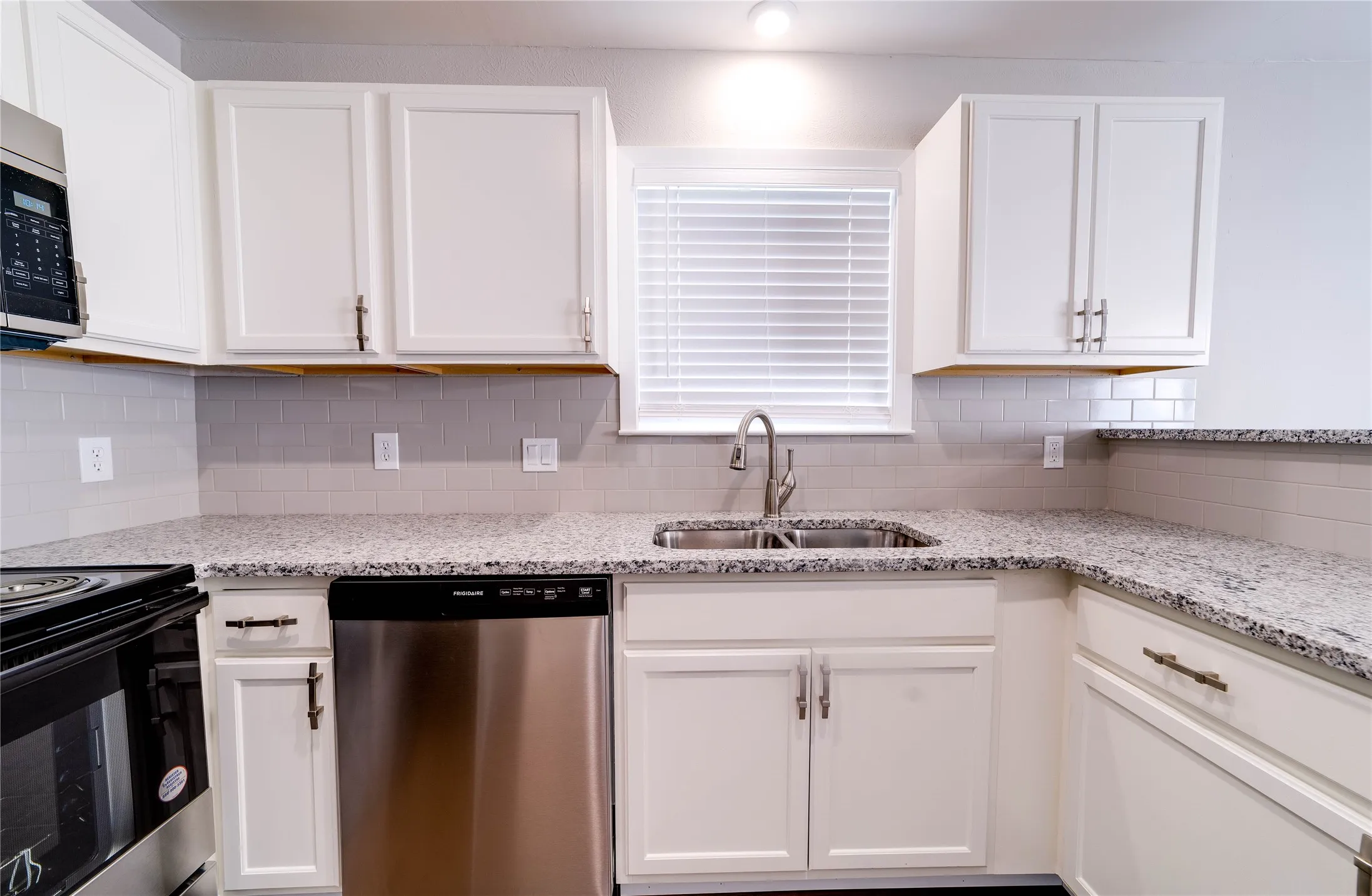 Duplex For Rent in Tarrant County , 6824 Trail Lake Drive 6826, Fort Worth, Texas 76133, 2 Bedroom, 2 Bathroom, 1 Garage spaces, 2,586 Sqft, built in 1978, mls#21340071, Real Estate Agent in Fort Worth, Homes For Rent in Tarrant county, Homes For Rent in Fort Worth, Realtor in Fort Worth Texas, Real Estate Brokerage Independent Realty Texas, Luminita Cordes Realtor