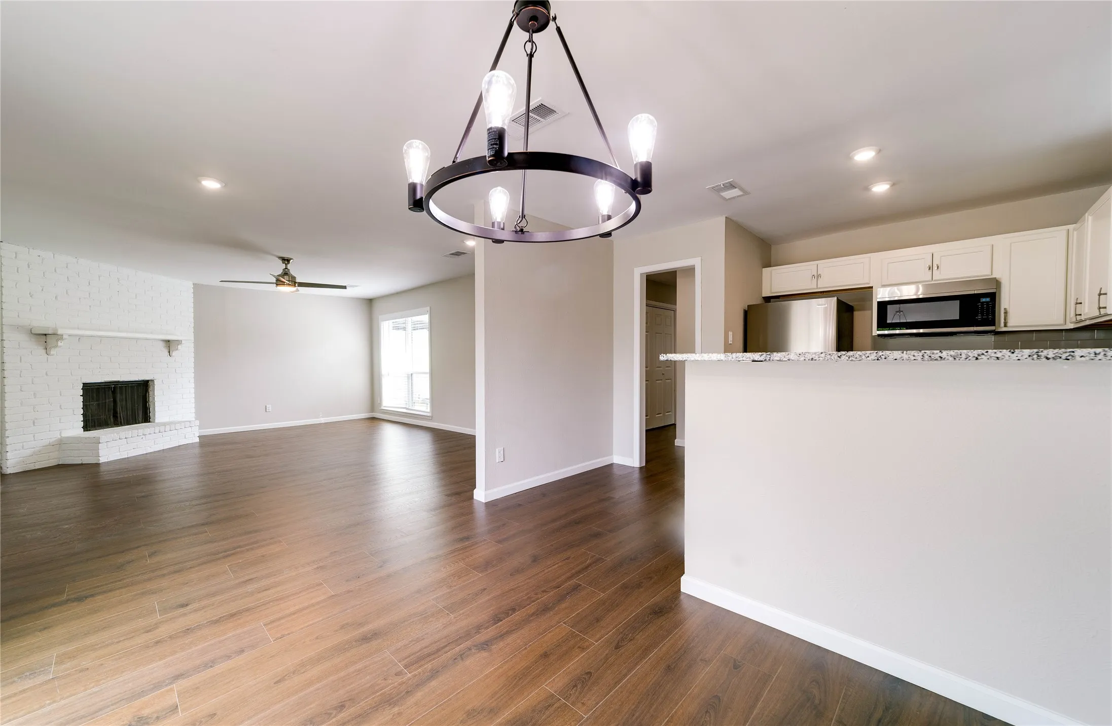 Duplex For Rent in Tarrant County , 6824 Trail Lake Drive 6826, Fort Worth, Texas 76133, 2 Bedroom, 2 Bathroom, 1 Garage spaces, 2,586 Sqft, built in 1978, mls#21340071, Real Estate Agent in Fort Worth, Homes For Rent in Tarrant county, Homes For Rent in Fort Worth, Realtor in Fort Worth Texas, Real Estate Brokerage Independent Realty Texas, Luminita Cordes Realtor