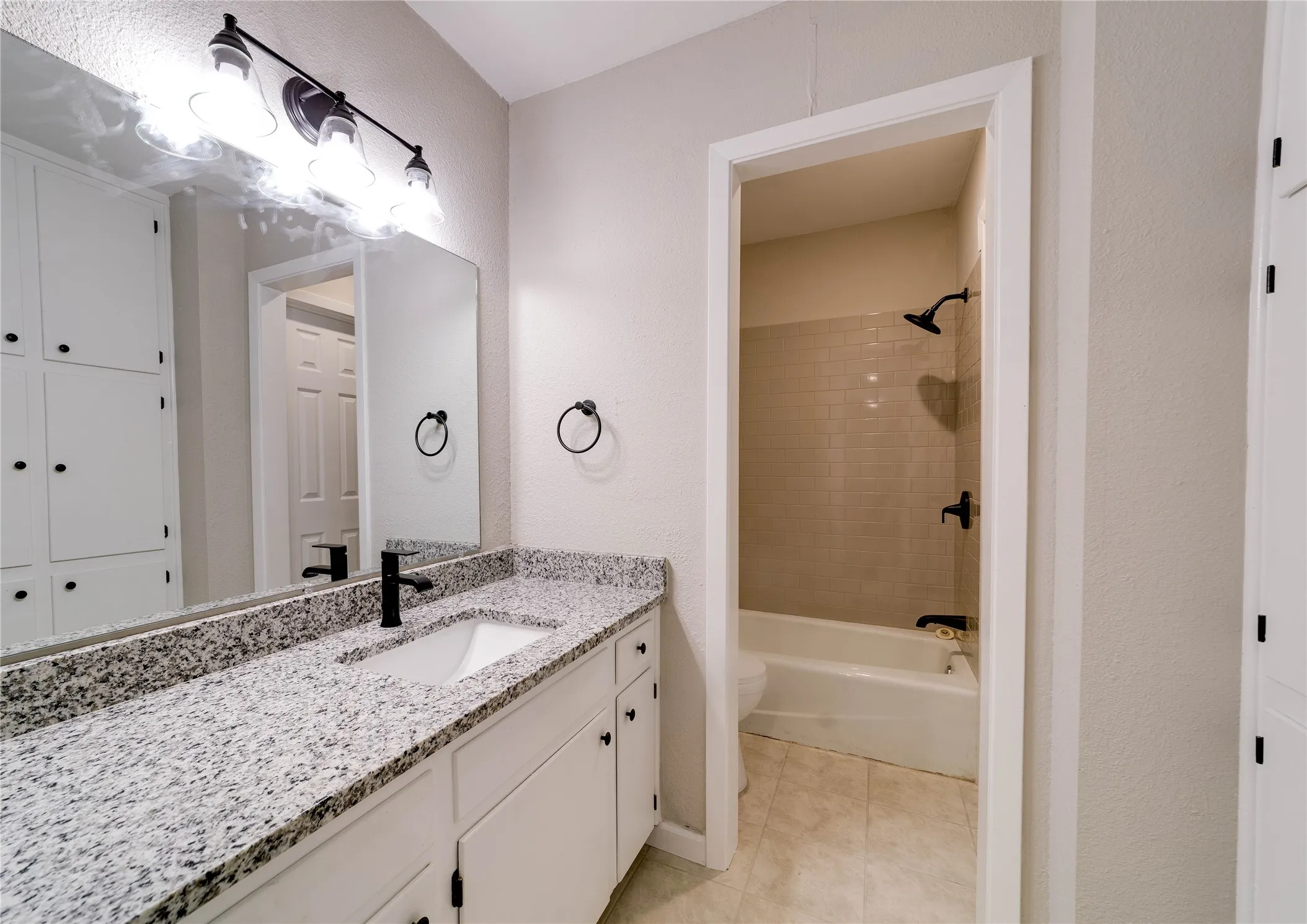 Duplex For Rent in Tarrant County , 6824 Trail Lake Drive 6826, Fort Worth, Texas 76133, 2 Bedroom, 2 Bathroom, 1 Garage spaces, 2,586 Sqft, built in 1978, mls#21340071, Real Estate Agent in Fort Worth, Homes For Rent in Tarrant county, Homes For Rent in Fort Worth, Realtor in Fort Worth Texas, Real Estate Brokerage Independent Realty Texas, Luminita Cordes Realtor