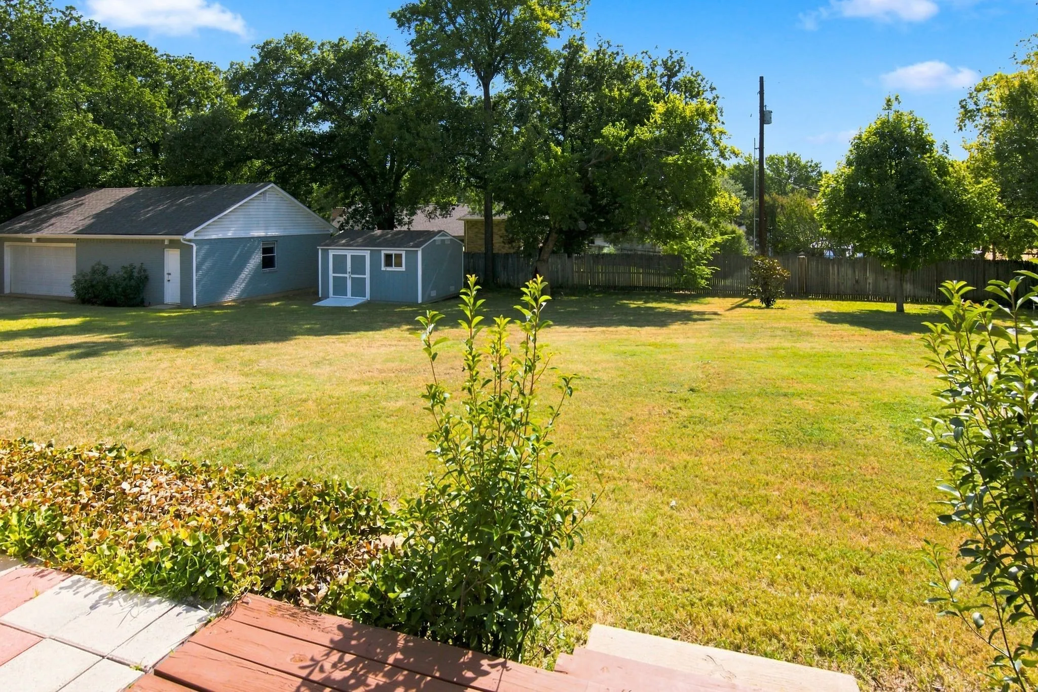 Single Family Residence For Sale in Tarrant County , 800 Ledara Lane, Keller, Texas 76248, 4 Bedroom, 2 Bathroom, 4 Garage spaces, 2,227 Sqft, built in 1982, mls#21338306, Real Estate Agent in Keller, Homes For Sale in Tarrant county, Homes For Sale in Keller, Realtor in Keller Texas, Real Estate Brokerage Independent Realty Texas, Luminita Cordes Realtor