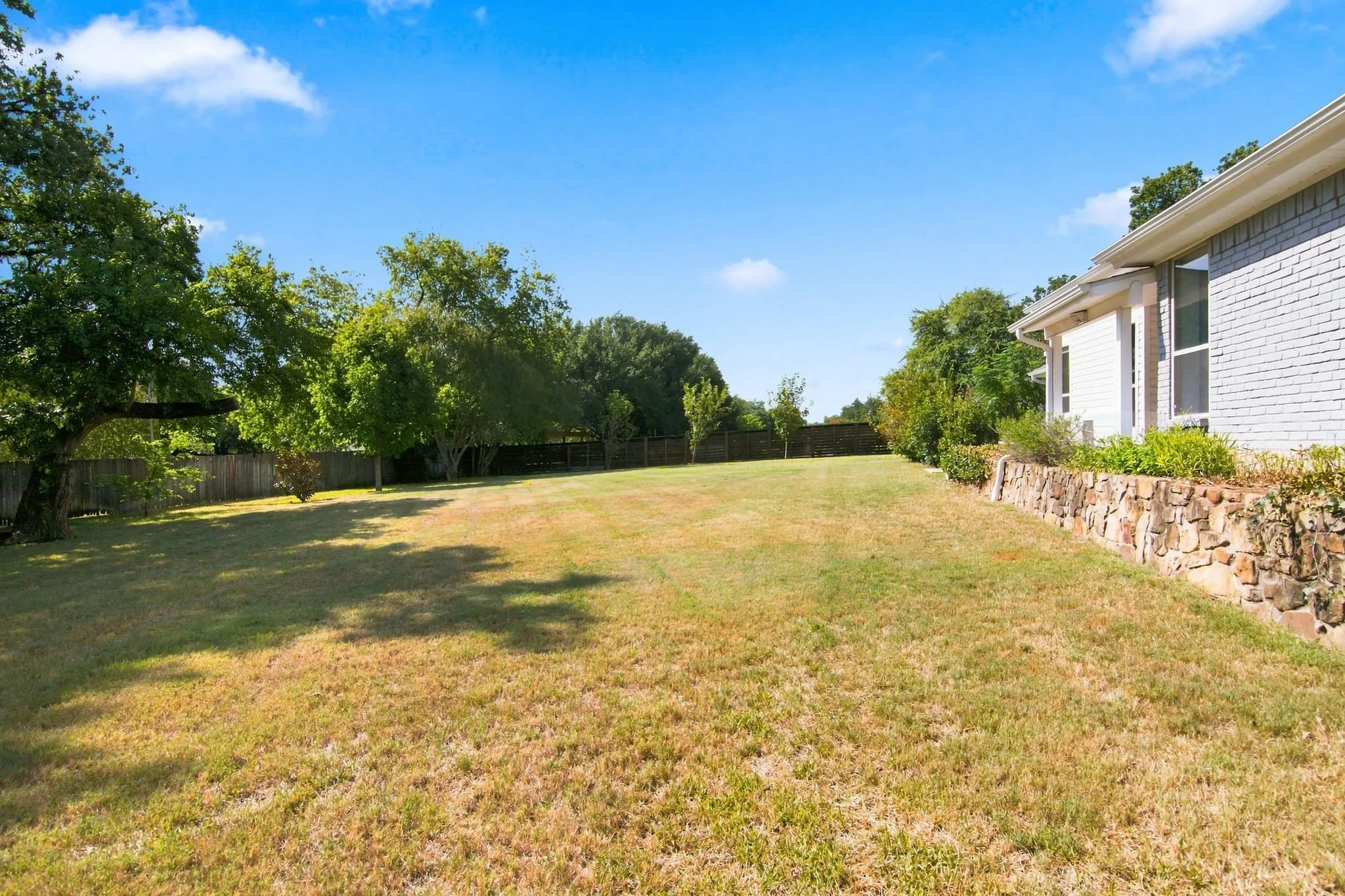 Single Family Residence For Sale in Tarrant County , 800 Ledara Lane, Keller, Texas 76248, 4 Bedroom, 2 Bathroom, 4 Garage spaces, 2,227 Sqft, built in 1982, mls#21338306, Real Estate Agent in Keller, Homes For Sale in Tarrant county, Homes For Sale in Keller, Realtor in Keller Texas, Real Estate Brokerage Independent Realty Texas, Luminita Cordes Realtor