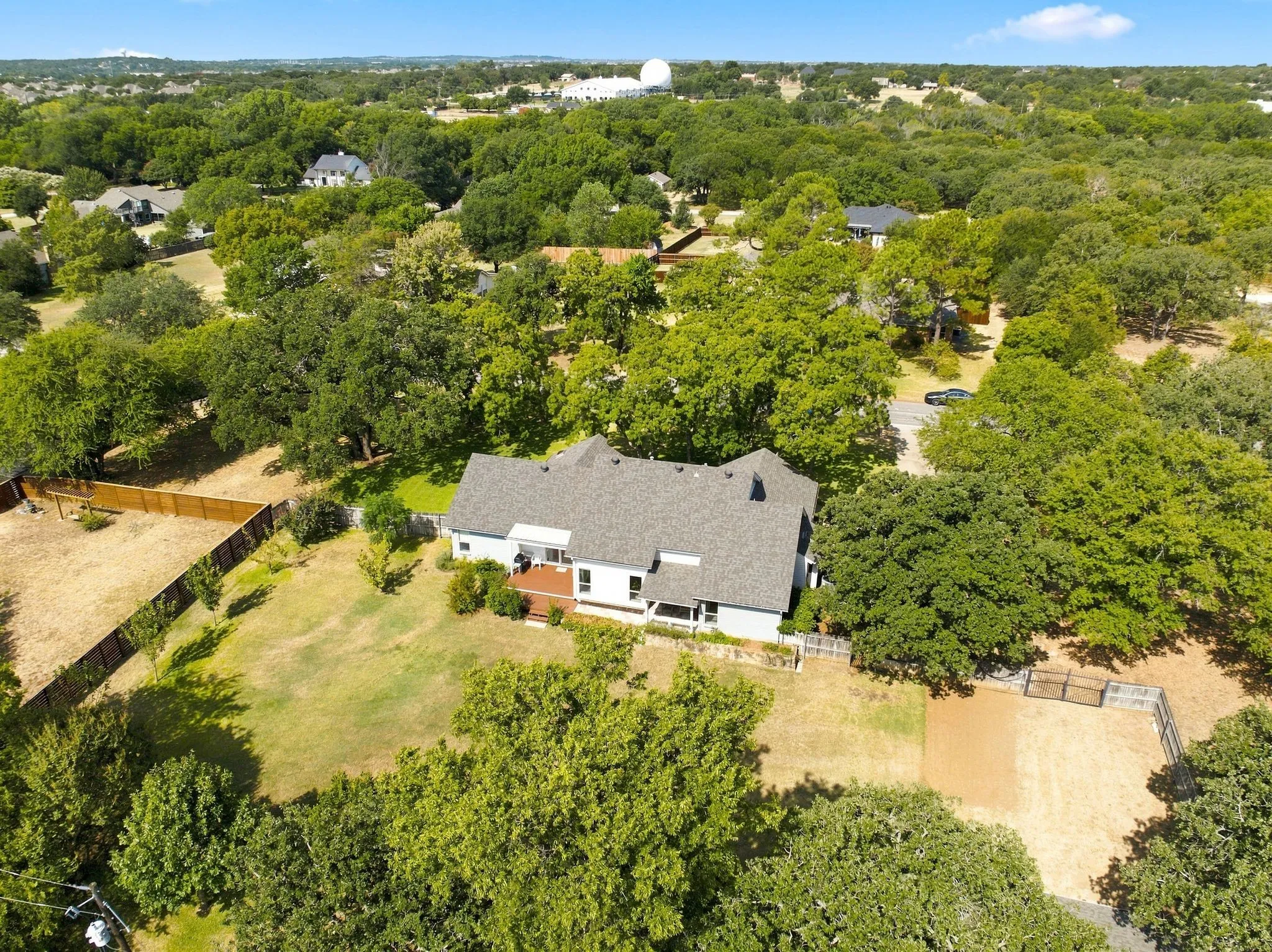 Single Family Residence For Sale in Tarrant County , 800 Ledara Lane, Keller, Texas 76248, 4 Bedroom, 2 Bathroom, 4 Garage spaces, 2,227 Sqft, built in 1982, mls#21338306, Real Estate Agent in Keller, Homes For Sale in Tarrant county, Homes For Sale in Keller, Realtor in Keller Texas, Real Estate Brokerage Independent Realty Texas, Luminita Cordes Realtor