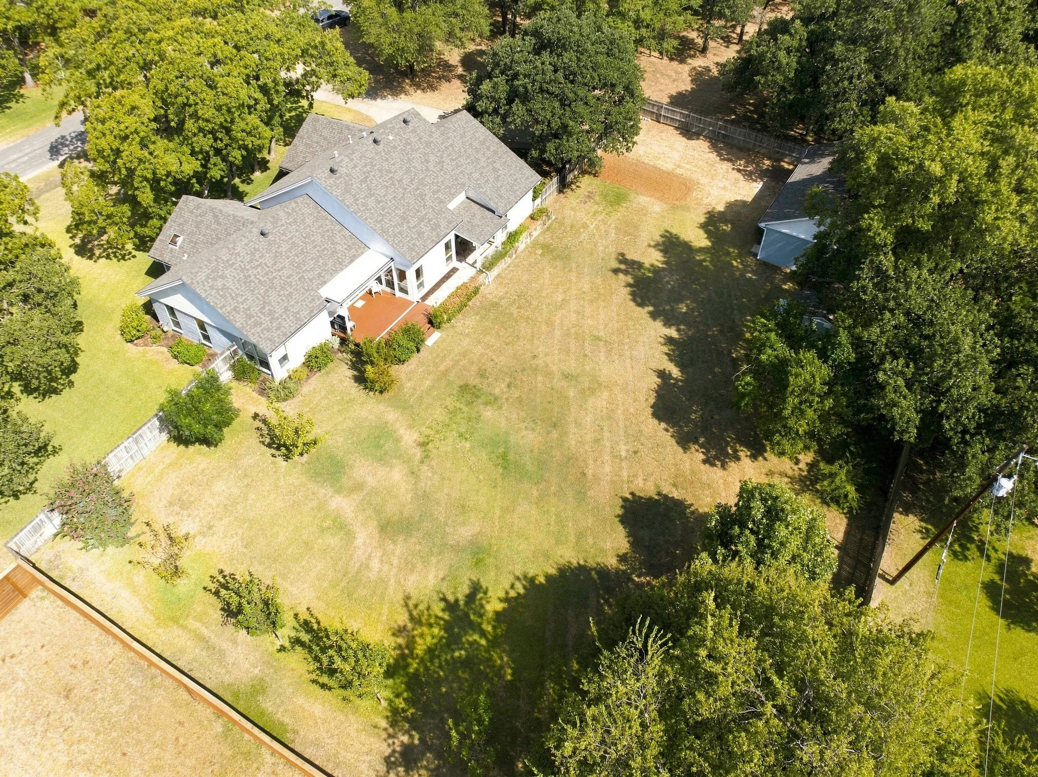 Single Family Residence For Sale in Tarrant County , 800 Ledara Lane, Keller, Texas 76248, 4 Bedroom, 2 Bathroom, 4 Garage spaces, 2,227 Sqft, built in 1982, mls#21338306, Real Estate Agent in Keller, Homes For Sale in Tarrant county, Homes For Sale in Keller, Realtor in Keller Texas, Real Estate Brokerage Independent Realty Texas, Luminita Cordes Realtor
