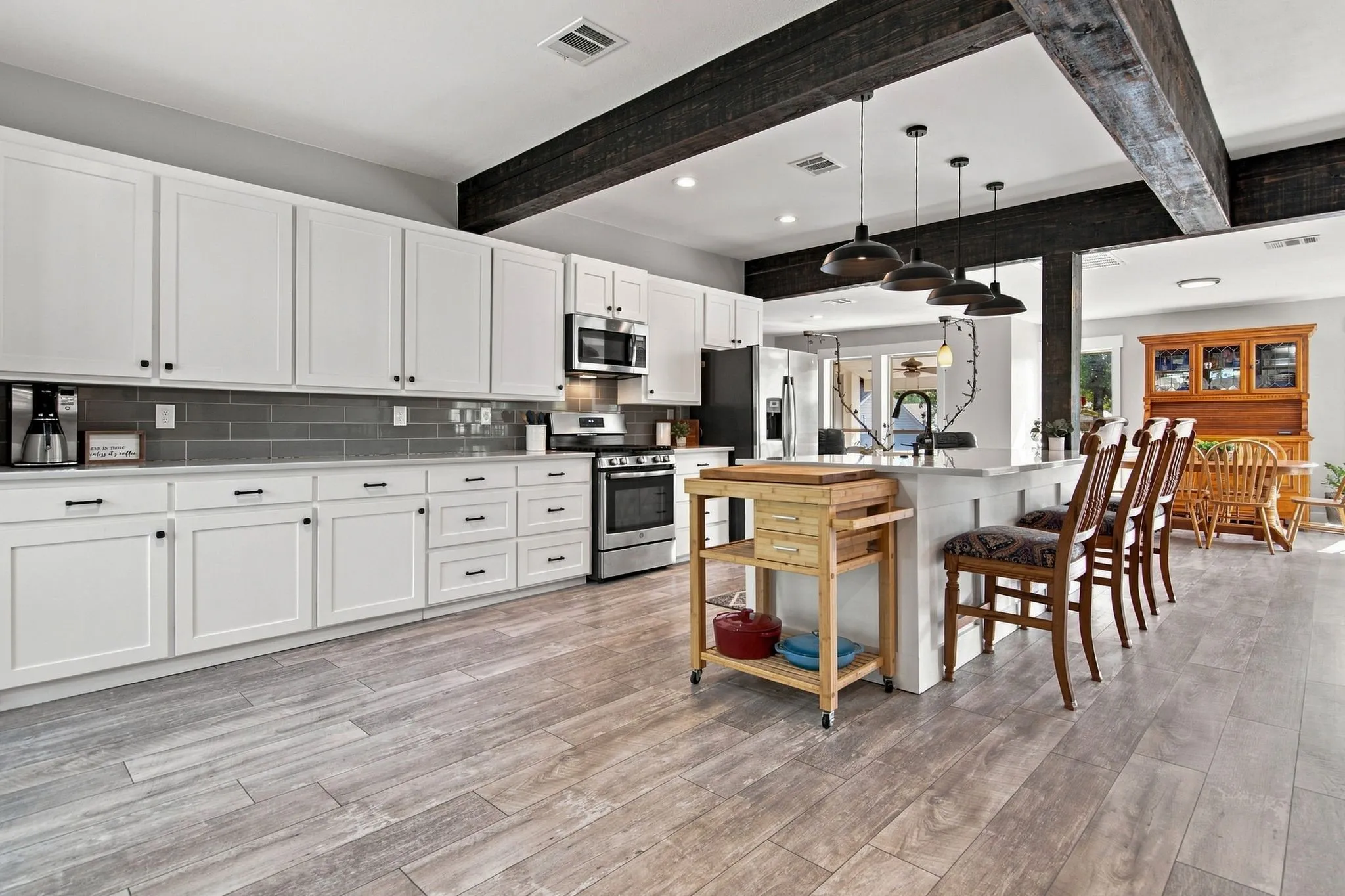 Single Family Residence For Sale in Tarrant County , 800 Ledara Lane, Keller, Texas 76248, 4 Bedroom, 2 Bathroom, 4 Garage spaces, 2,227 Sqft, built in 1982, mls#21338306, Real Estate Agent in Keller, Homes For Sale in Tarrant county, Homes For Sale in Keller, Realtor in Keller Texas, Real Estate Brokerage Independent Realty Texas, Luminita Cordes Realtor