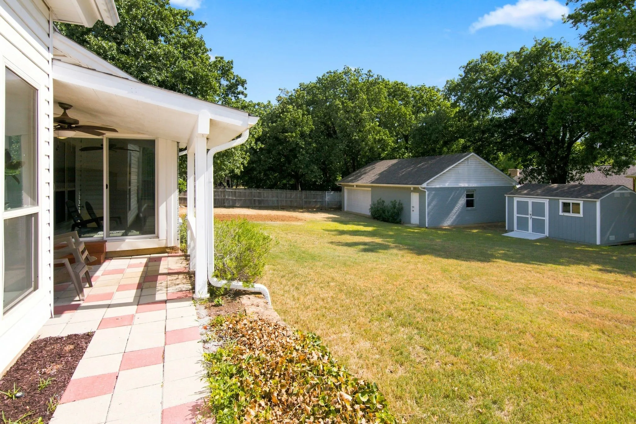 Single Family Residence For Sale in Tarrant County , 800 Ledara Lane, Keller, Texas 76248, 4 Bedroom, 2 Bathroom, 4 Garage spaces, 2,227 Sqft, built in 1982, mls#21338306, Real Estate Agent in Keller, Homes For Sale in Tarrant county, Homes For Sale in Keller, Realtor in Keller Texas, Real Estate Brokerage Independent Realty Texas, Luminita Cordes Realtor