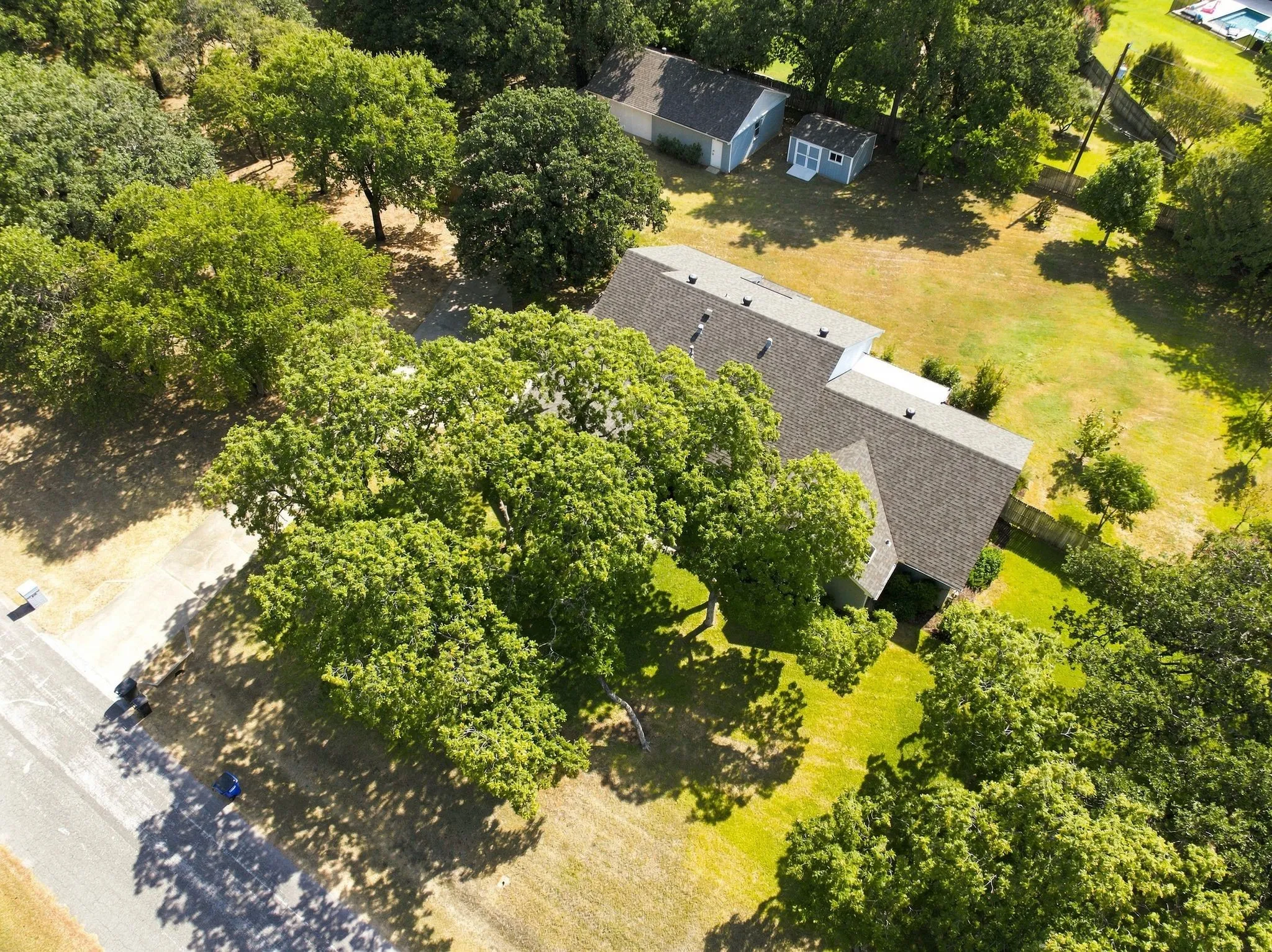 Single Family Residence For Sale in Tarrant County , 800 Ledara Lane, Keller, Texas 76248, 4 Bedroom, 2 Bathroom, 4 Garage spaces, 2,227 Sqft, built in 1982, mls#21338306, Real Estate Agent in Keller, Homes For Sale in Tarrant county, Homes For Sale in Keller, Realtor in Keller Texas, Real Estate Brokerage Independent Realty Texas, Luminita Cordes Realtor
