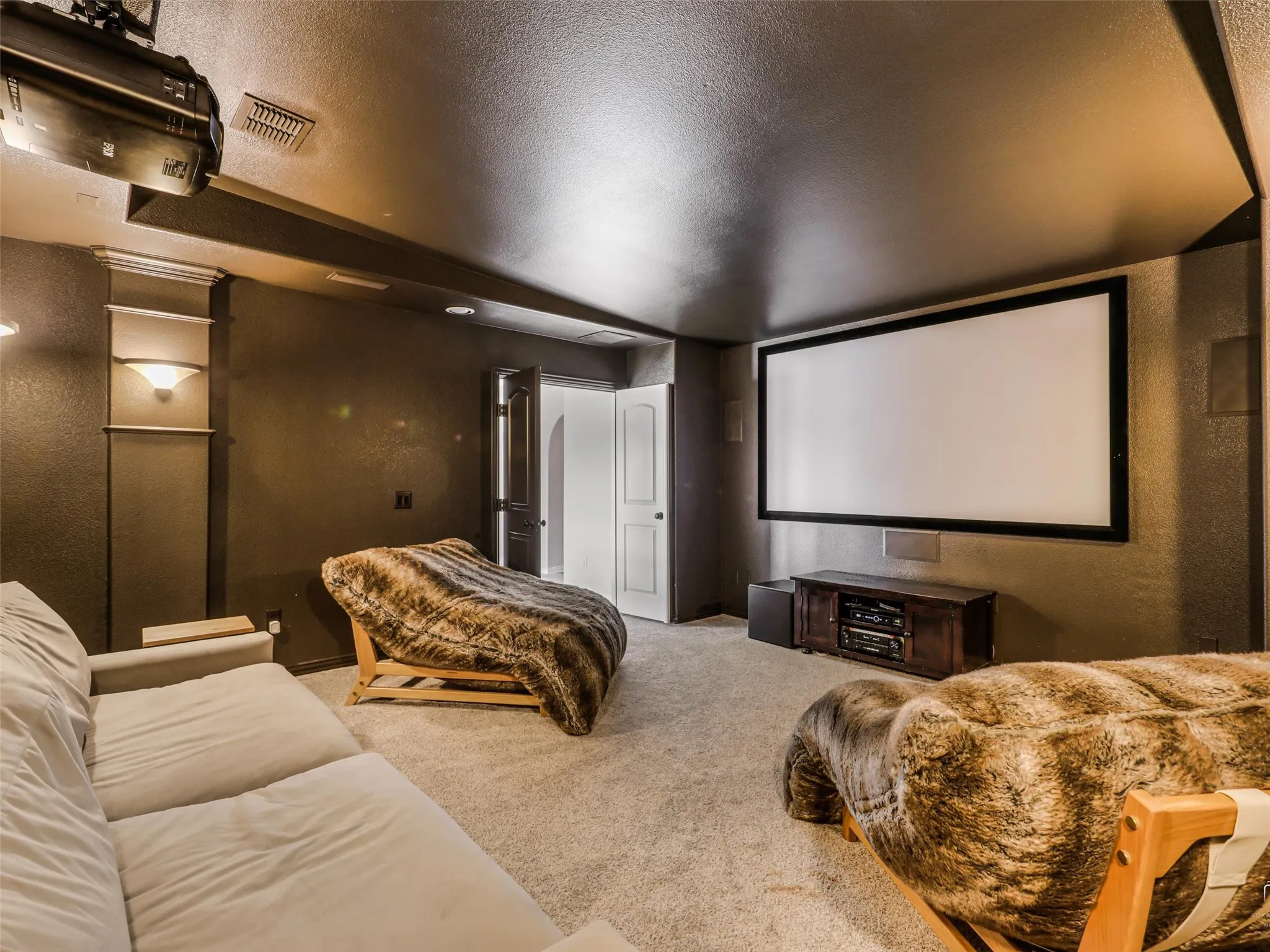 Single Family Residence For Sale in Collin County , 11936 Gladstone Court, Frisco, Texas 75035, 5 Bedroom, 4 Bathroom, 3 Garage spaces, 3,932 Sqft, built in 2012, mls#21330089, Real Estate Agent in Frisco, Homes For Sale in Collin county, Homes For Sale in Frisco, Realtor in Frisco Texas, Real Estate Brokerage Independent Realty Texas, Luminita Cordes Realtor