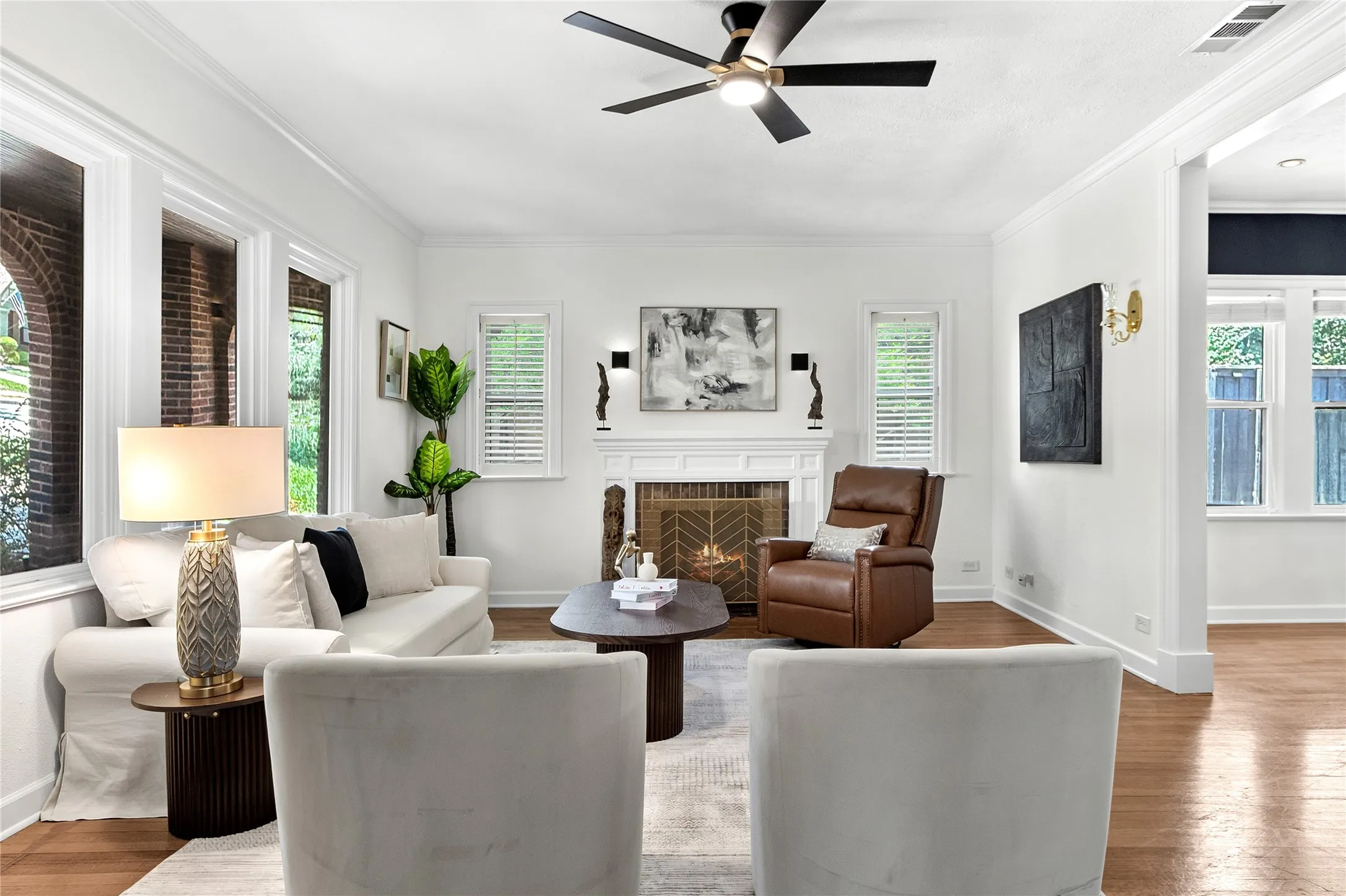 Single Family Residence For Sale in Dallas County , 5222 Bradford Drive, Dallas, Texas 75235, 3 Bedroom, 2 Bathroom, Garage spaces, 1,584 Sqft, built in 1929, mls#21340040, Real Estate Agent in Dallas, Homes For Sale in Dallas county, Homes For Sale in Dallas, Realtor in Dallas Texas, Real Estate Brokerage Independent Realty Texas, Luminita Cordes Realtor
