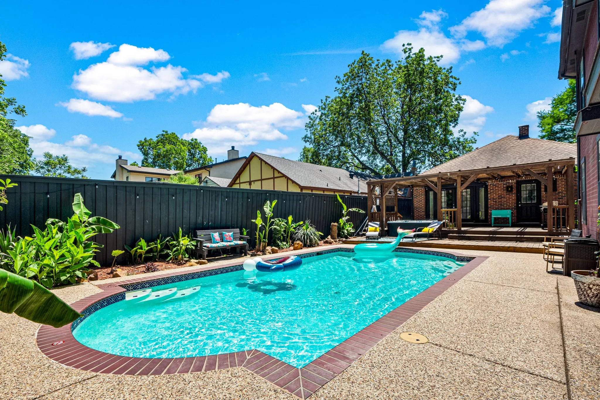 Single Family Residence For Sale in Dallas County , 5222 Bradford Drive, Dallas, Texas 75235, 3 Bedroom, 2 Bathroom, Garage spaces, 1,584 Sqft, built in 1929, mls#21340040, Real Estate Agent in Dallas, Homes For Sale in Dallas county, Homes For Sale in Dallas, Realtor in Dallas Texas, Real Estate Brokerage Independent Realty Texas, Luminita Cordes Realtor