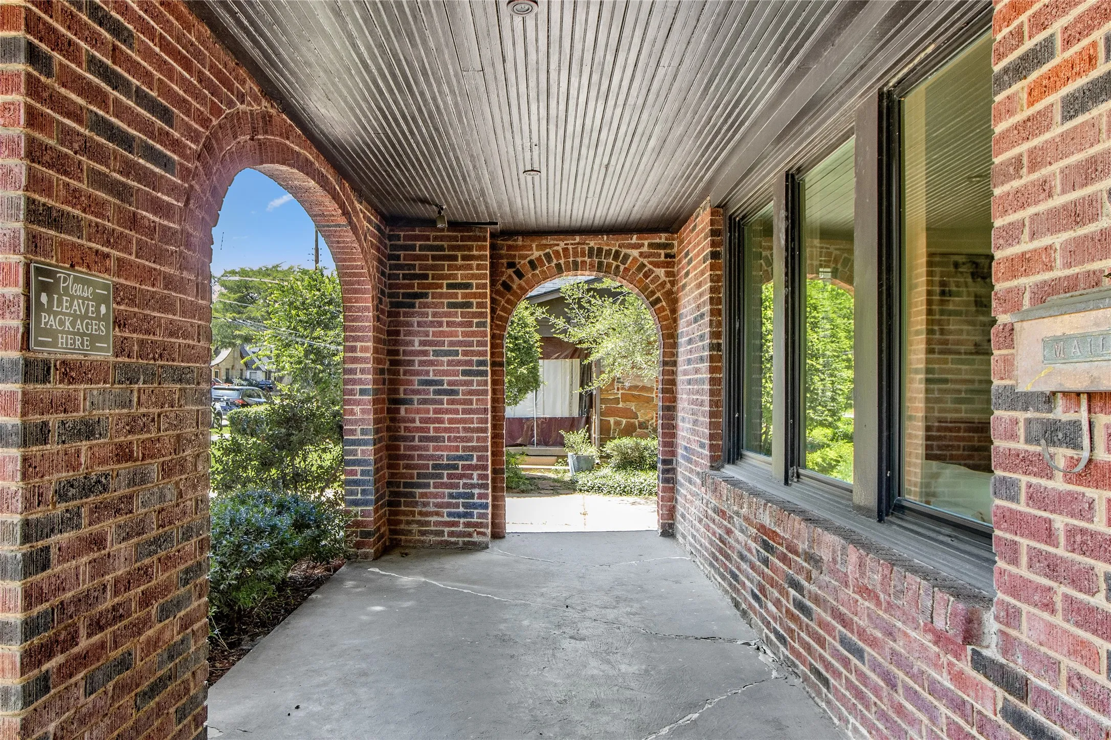 Single Family Residence For Sale in Dallas County , 5222 Bradford Drive, Dallas, Texas 75235, 3 Bedroom, 2 Bathroom, Garage spaces, 1,584 Sqft, built in 1929, mls#21340040, Real Estate Agent in Dallas, Homes For Sale in Dallas county, Homes For Sale in Dallas, Realtor in Dallas Texas, Real Estate Brokerage Independent Realty Texas, Luminita Cordes Realtor