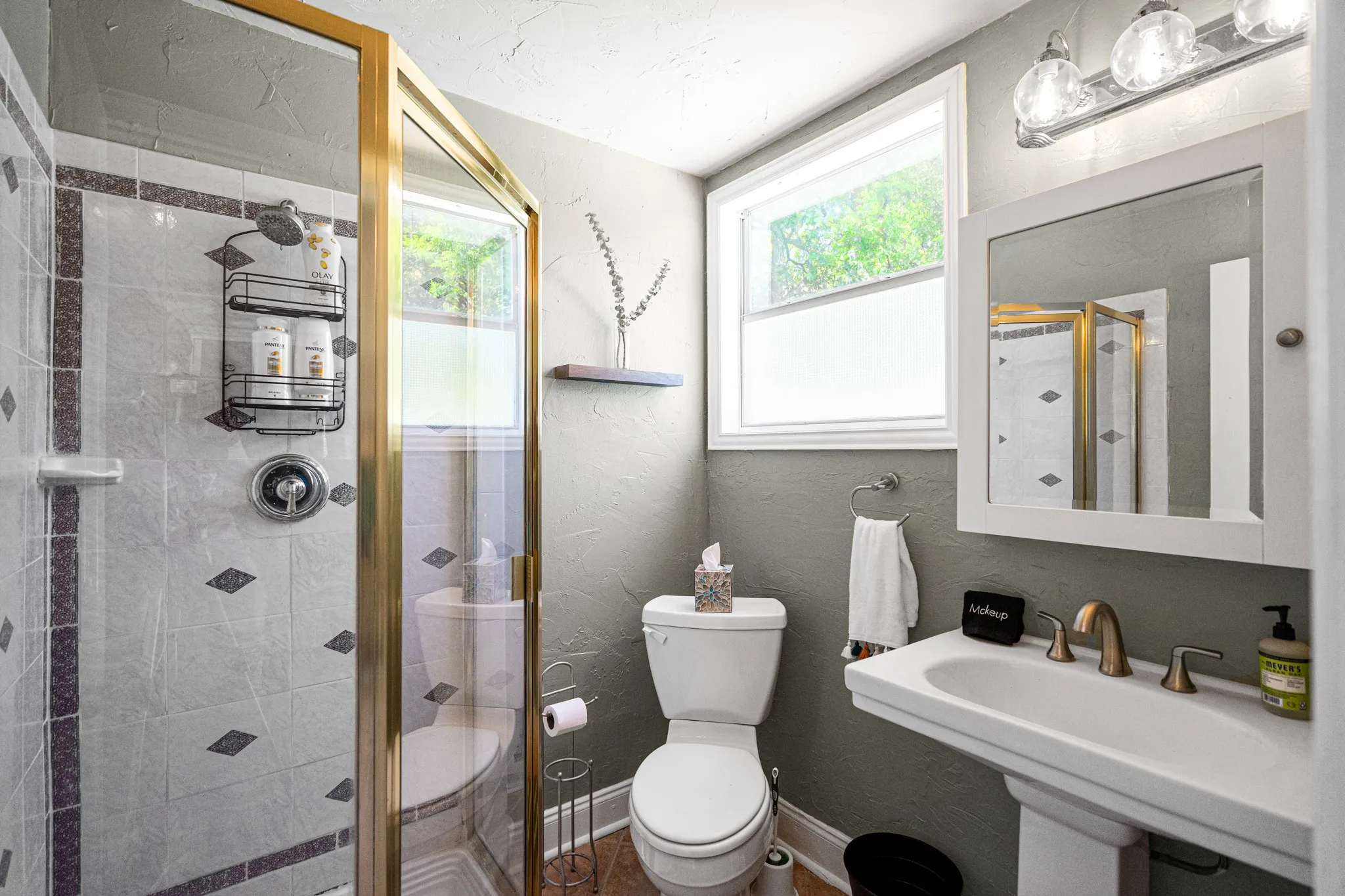Single Family Residence For Sale in Dallas County , 5222 Bradford Drive, Dallas, Texas 75235, 3 Bedroom, 2 Bathroom, Garage spaces, 1,584 Sqft, built in 1929, mls#21340040, Real Estate Agent in Dallas, Homes For Sale in Dallas county, Homes For Sale in Dallas, Realtor in Dallas Texas, Real Estate Brokerage Independent Realty Texas, Luminita Cordes Realtor