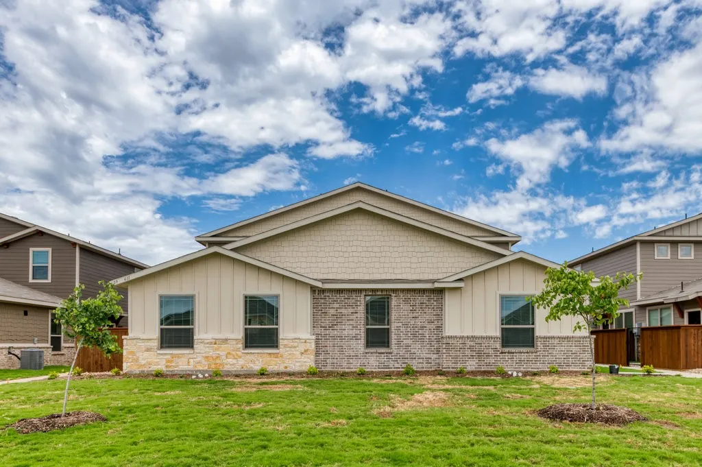 Apartment For Rent in Ellis County , 611 Harvest Moon Drive, Venus, Texas 76084, 2 Bedroom, 2 Bathroom, 1 Garage spaces, 1,134 Sqft, built in 2022, mls#21340077, Real Estate Agent in Venus, Homes For Rent in Ellis county, Homes For Rent in Venus, Realtor in Venus Texas, Real Estate Brokerage Independent Realty Texas, Luminita Cordes Realtor