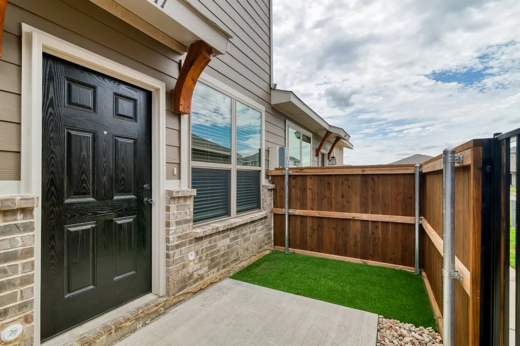 Apartment For Rent in Ellis County , 611 Harvest Moon Drive, Venus, Texas 76084, 2 Bedroom, 2 Bathroom, 1 Garage spaces, 1,134 Sqft, built in 2022, mls#21340077, Real Estate Agent in Venus, Homes For Rent in Ellis county, Homes For Rent in Venus, Realtor in Venus Texas, Real Estate Brokerage Independent Realty Texas, Luminita Cordes Realtor