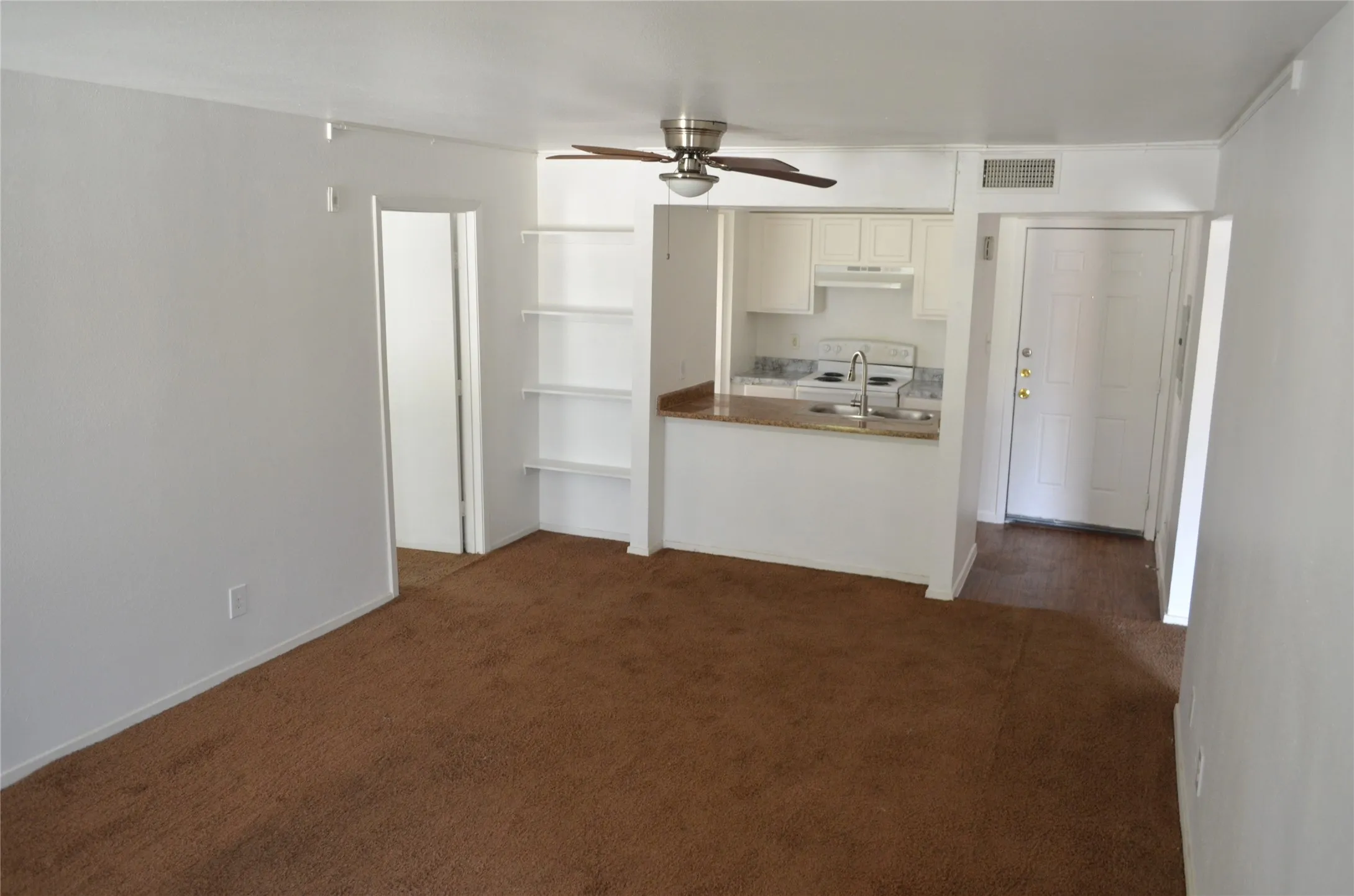 Condominium For Rent in Tarrant County , 5500 Boca Raton Boulevard 426, Fort Worth, Texas 76112, 2 Bedroom, 2 Bathroom, Garage spaces, 1,017 Sqft, built in 1972, mls#21340078, Real Estate Agent in Fort Worth, Homes For Rent in Tarrant county, Homes For Rent in Fort Worth, Realtor in Fort Worth Texas, Real Estate Brokerage Independent Realty Texas, Luminita Cordes Realtor