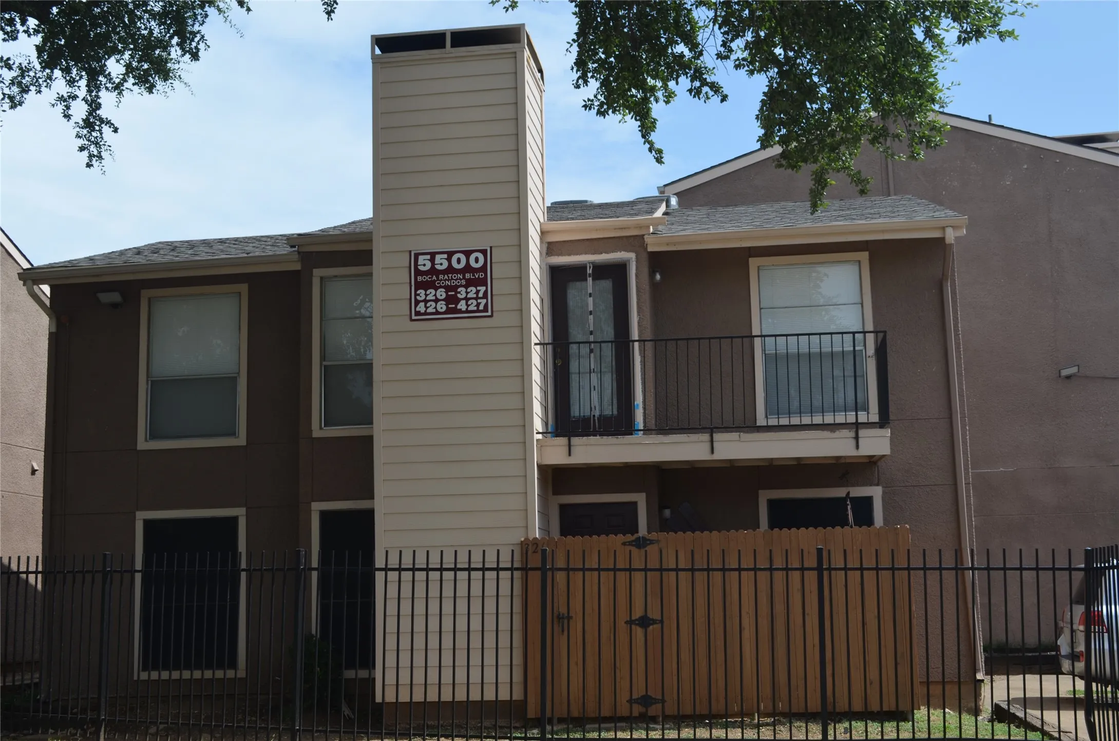 Condominium For Rent in Tarrant County , 5500 Boca Raton Boulevard 426, Fort Worth, Texas 76112, 2 Bedroom, 2 Bathroom, Garage spaces, 1,017 Sqft, built in 1972, mls#21340078, Real Estate Agent in Fort Worth, Homes For Rent in Tarrant county, Homes For Rent in Fort Worth, Realtor in Fort Worth Texas, Real Estate Brokerage Independent Realty Texas, Luminita Cordes Realtor