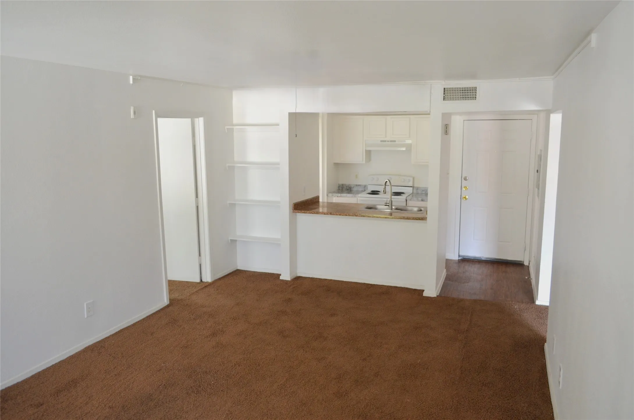 Condominium For Rent in Tarrant County , 5500 Boca Raton Boulevard 426, Fort Worth, Texas 76112, 2 Bedroom, 2 Bathroom, Garage spaces, 1,017 Sqft, built in 1972, mls#21340078, Real Estate Agent in Fort Worth, Homes For Rent in Tarrant county, Homes For Rent in Fort Worth, Realtor in Fort Worth Texas, Real Estate Brokerage Independent Realty Texas, Luminita Cordes Realtor