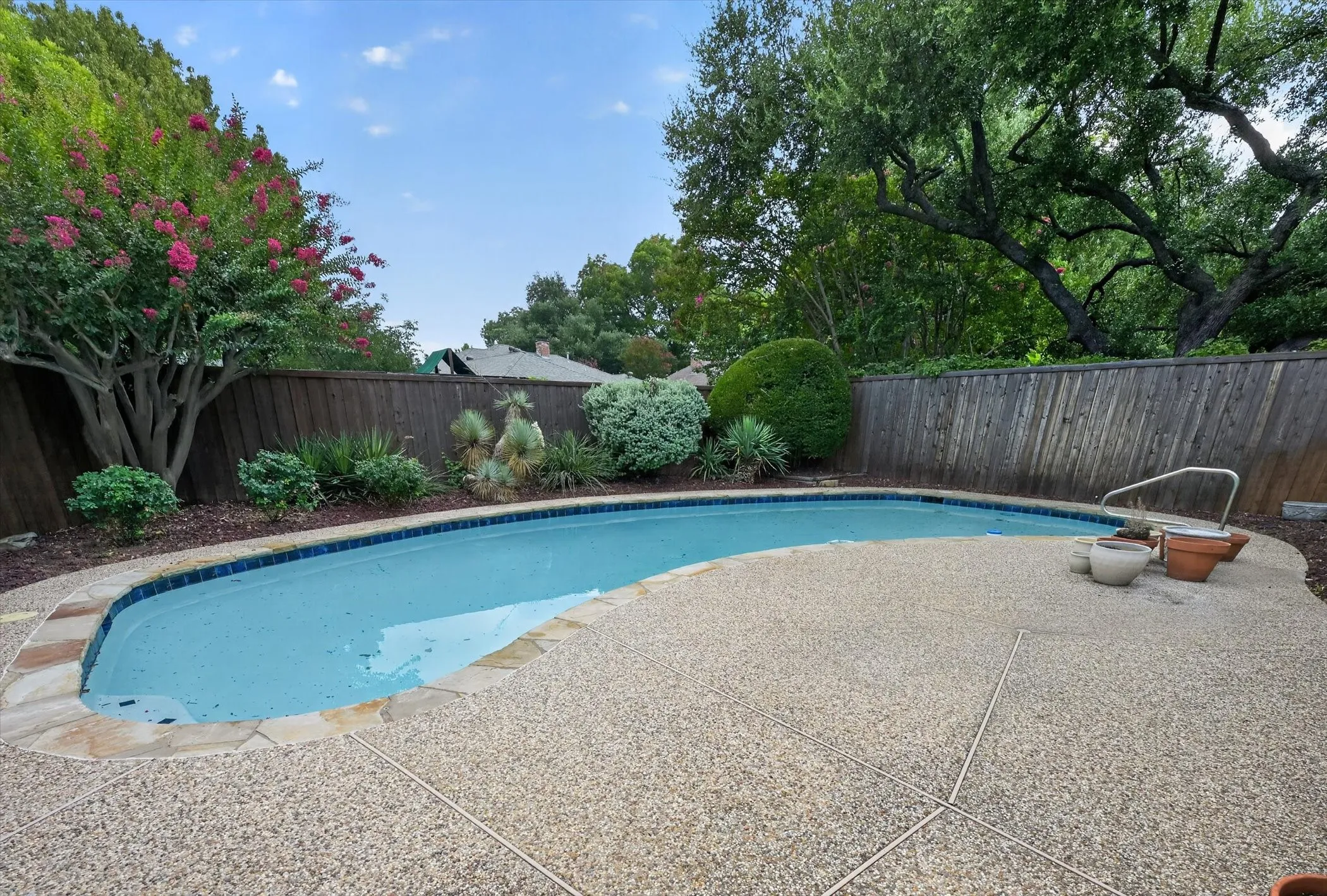 Single Family Residence For Sale in Dallas County , 8833 Kenton Drive, Dallas, Texas 75231, 4 Bedroom, 3 Bathroom, 2 Garage spaces, 2,420 Sqft, built in 1977, mls#21339563, Real Estate Agent in Dallas, Homes For Sale in Dallas county, Homes For Sale in Dallas, Realtor in Dallas Texas, Real Estate Brokerage Independent Realty Texas, Luminita Cordes Realtor