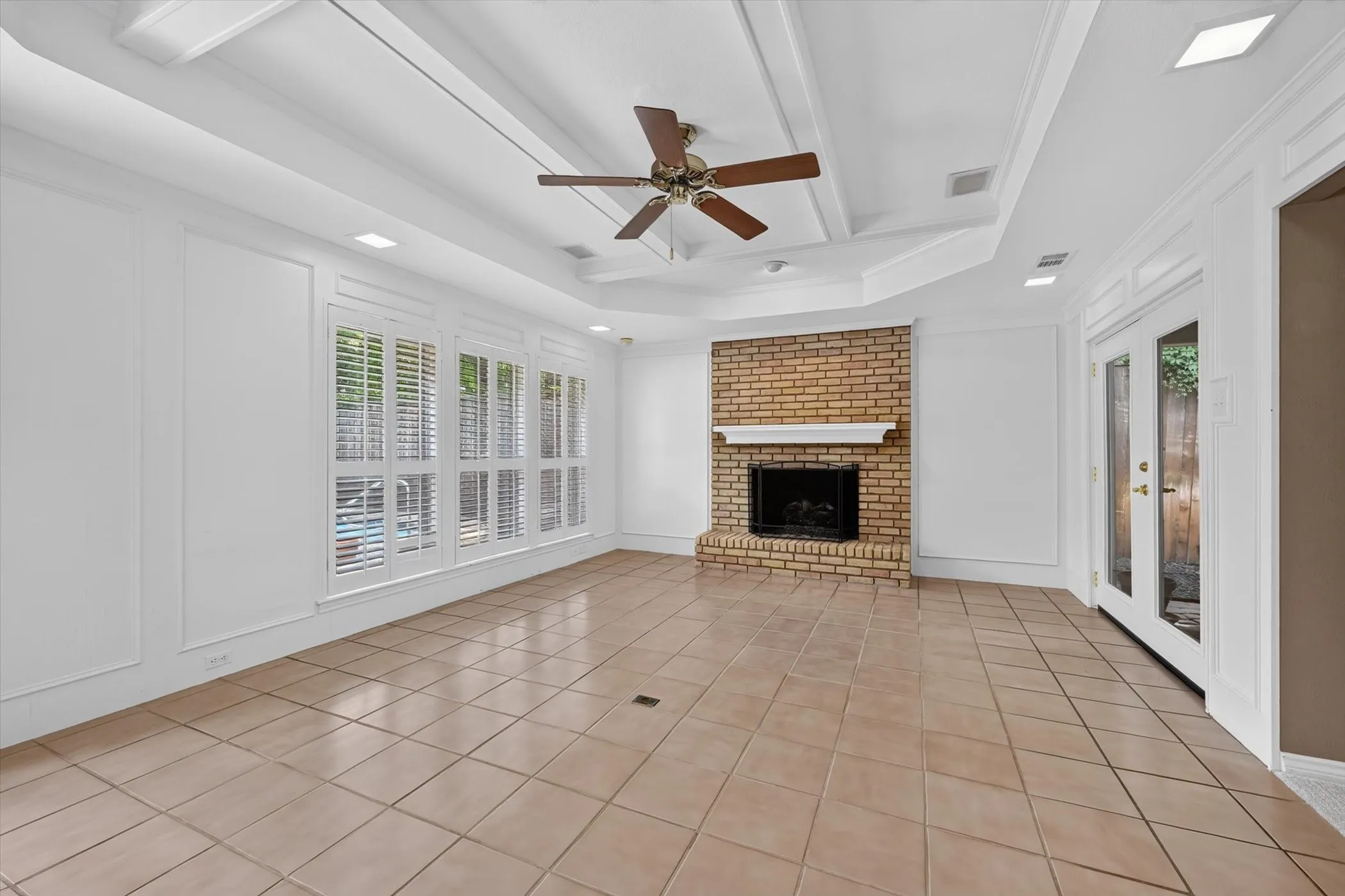 Single Family Residence For Sale in Dallas County , 8833 Kenton Drive, Dallas, Texas 75231, 4 Bedroom, 3 Bathroom, 2 Garage spaces, 2,420 Sqft, built in 1977, mls#21339563, Real Estate Agent in Dallas, Homes For Sale in Dallas county, Homes For Sale in Dallas, Realtor in Dallas Texas, Real Estate Brokerage Independent Realty Texas, Luminita Cordes Realtor