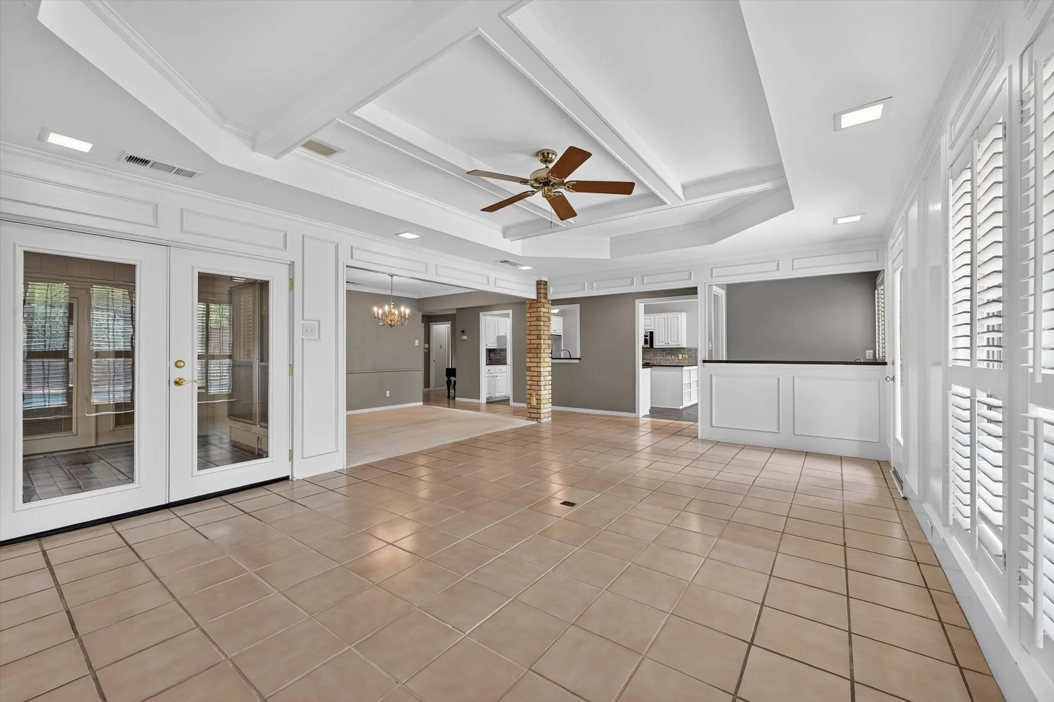 Single Family Residence For Sale in Dallas County , 8833 Kenton Drive, Dallas, Texas 75231, 4 Bedroom, 3 Bathroom, 2 Garage spaces, 2,420 Sqft, built in 1977, mls#21339563, Real Estate Agent in Dallas, Homes For Sale in Dallas county, Homes For Sale in Dallas, Realtor in Dallas Texas, Real Estate Brokerage Independent Realty Texas, Luminita Cordes Realtor