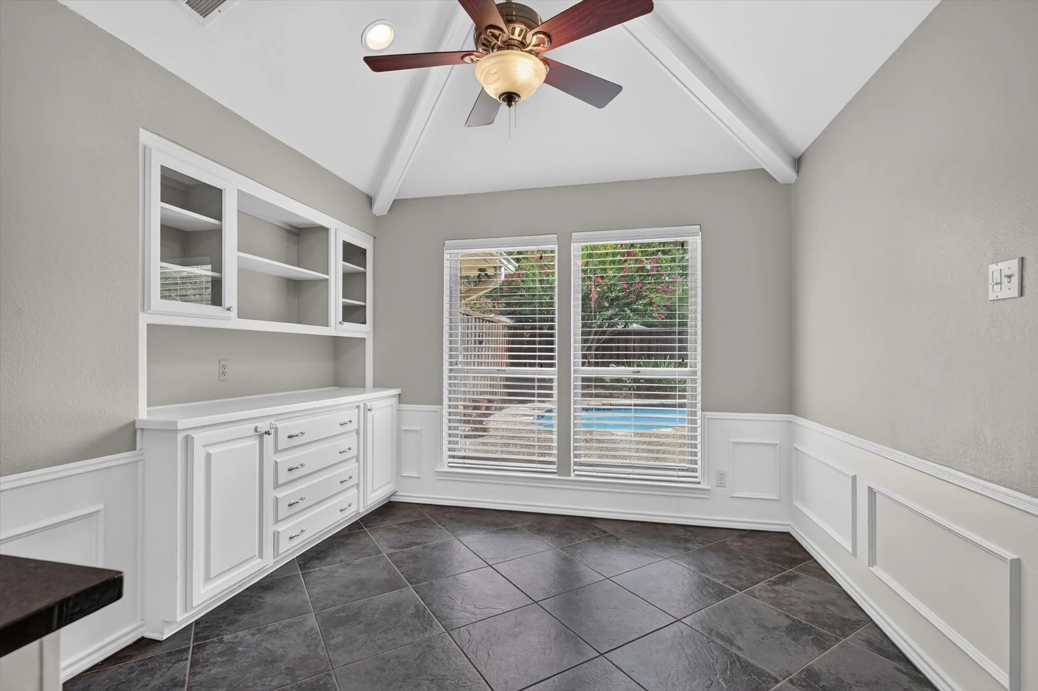 Single Family Residence For Sale in Dallas County , 8833 Kenton Drive, Dallas, Texas 75231, 4 Bedroom, 3 Bathroom, 2 Garage spaces, 2,420 Sqft, built in 1977, mls#21339563, Real Estate Agent in Dallas, Homes For Sale in Dallas county, Homes For Sale in Dallas, Realtor in Dallas Texas, Real Estate Brokerage Independent Realty Texas, Luminita Cordes Realtor