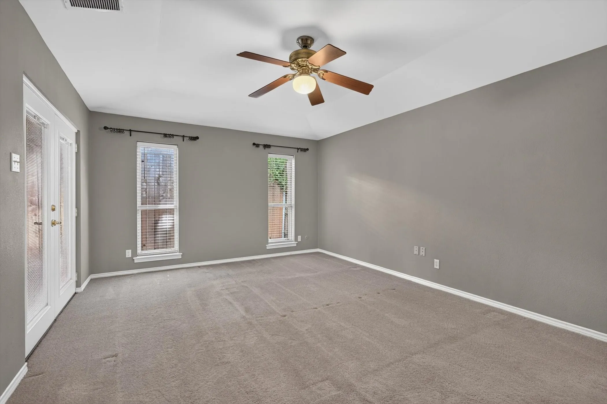 Single Family Residence For Sale in Dallas County , 8833 Kenton Drive, Dallas, Texas 75231, 4 Bedroom, 3 Bathroom, 2 Garage spaces, 2,420 Sqft, built in 1977, mls#21339563, Real Estate Agent in Dallas, Homes For Sale in Dallas county, Homes For Sale in Dallas, Realtor in Dallas Texas, Real Estate Brokerage Independent Realty Texas, Luminita Cordes Realtor
