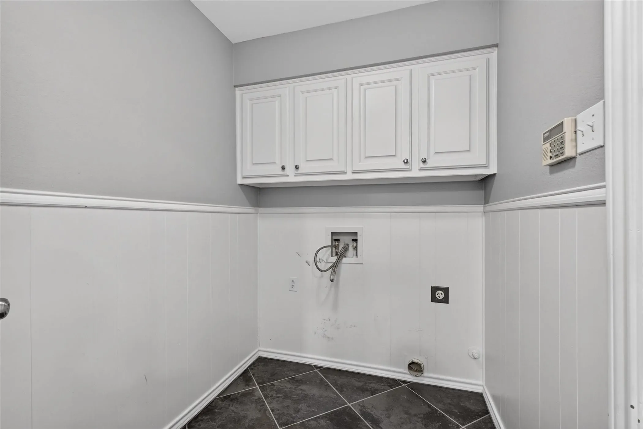 Single Family Residence For Sale in Dallas County , 8833 Kenton Drive, Dallas, Texas 75231, 4 Bedroom, 3 Bathroom, 2 Garage spaces, 2,420 Sqft, built in 1977, mls#21339563, Real Estate Agent in Dallas, Homes For Sale in Dallas county, Homes For Sale in Dallas, Realtor in Dallas Texas, Real Estate Brokerage Independent Realty Texas, Luminita Cordes Realtor