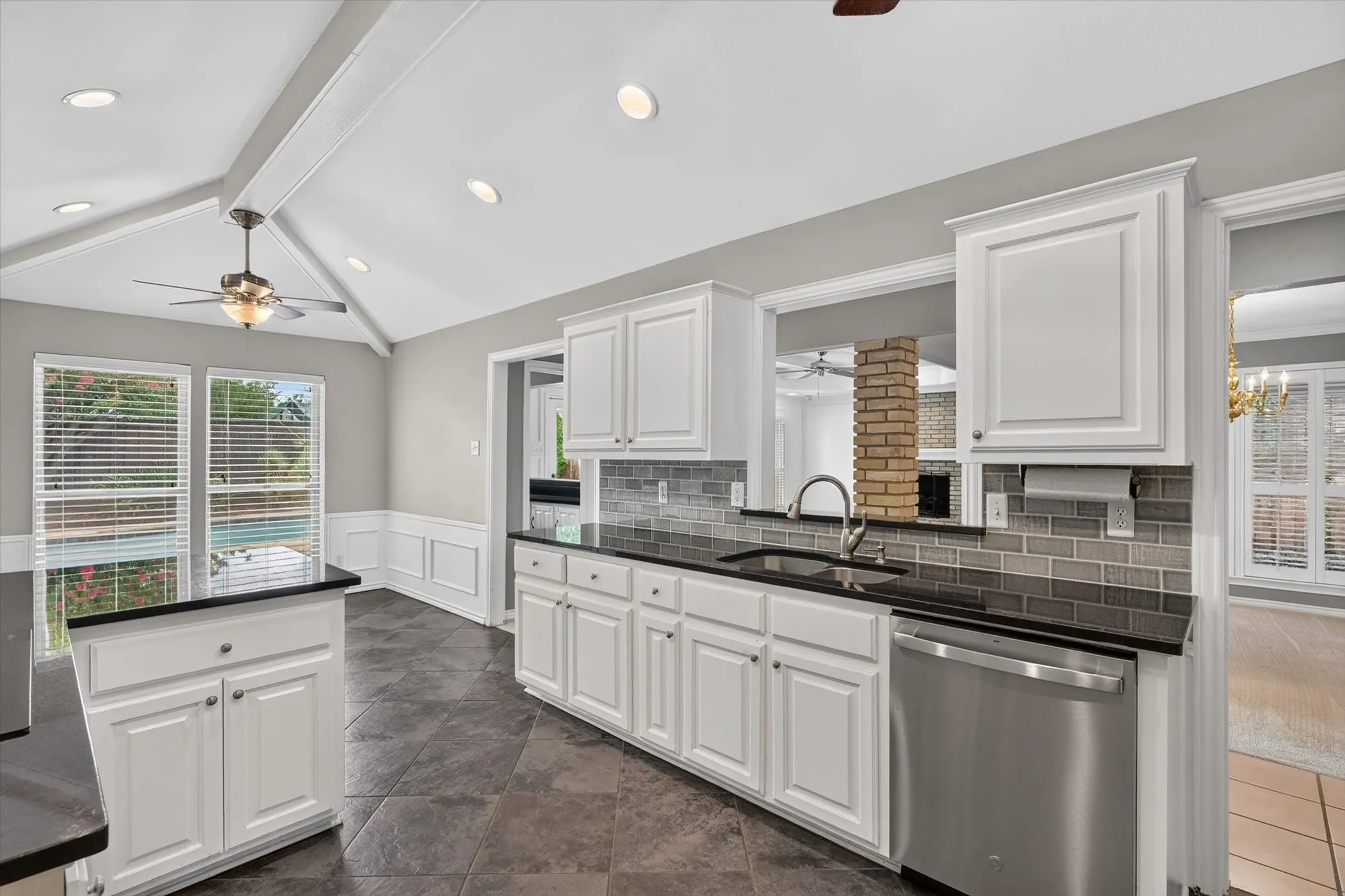 Single Family Residence For Sale in Dallas County , 8833 Kenton Drive, Dallas, Texas 75231, 4 Bedroom, 3 Bathroom, 2 Garage spaces, 2,420 Sqft, built in 1977, mls#21339563, Real Estate Agent in Dallas, Homes For Sale in Dallas county, Homes For Sale in Dallas, Realtor in Dallas Texas, Real Estate Brokerage Independent Realty Texas, Luminita Cordes Realtor