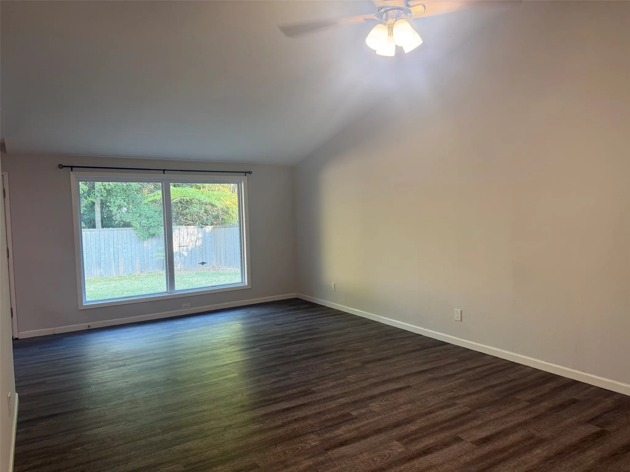 Single Family Residence For Rent in Dallas County , 1301 N Waterview Drive, Richardson, Texas 75080, 4 Bedroom, 2 Bathroom, 2 Garage spaces, 1,920 Sqft, built in 1970, mls#21339023, Real Estate Agent in Richardson, Homes For Rent in Dallas county, Homes For Rent in Richardson, Realtor in Richardson Texas, Real Estate Brokerage Independent Realty Texas, Luminita Cordes Realtor